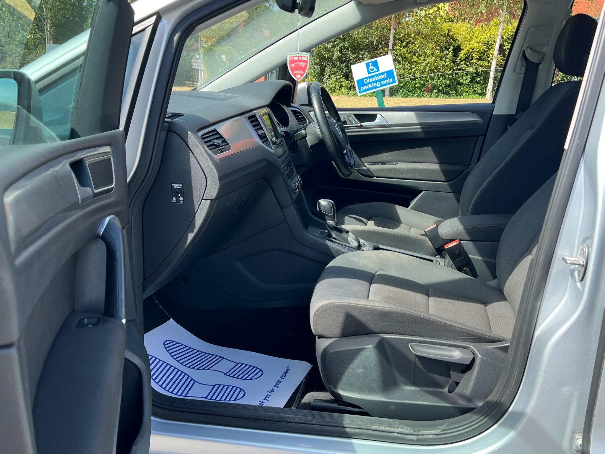 Volkswagen GOLF SV - Image 11