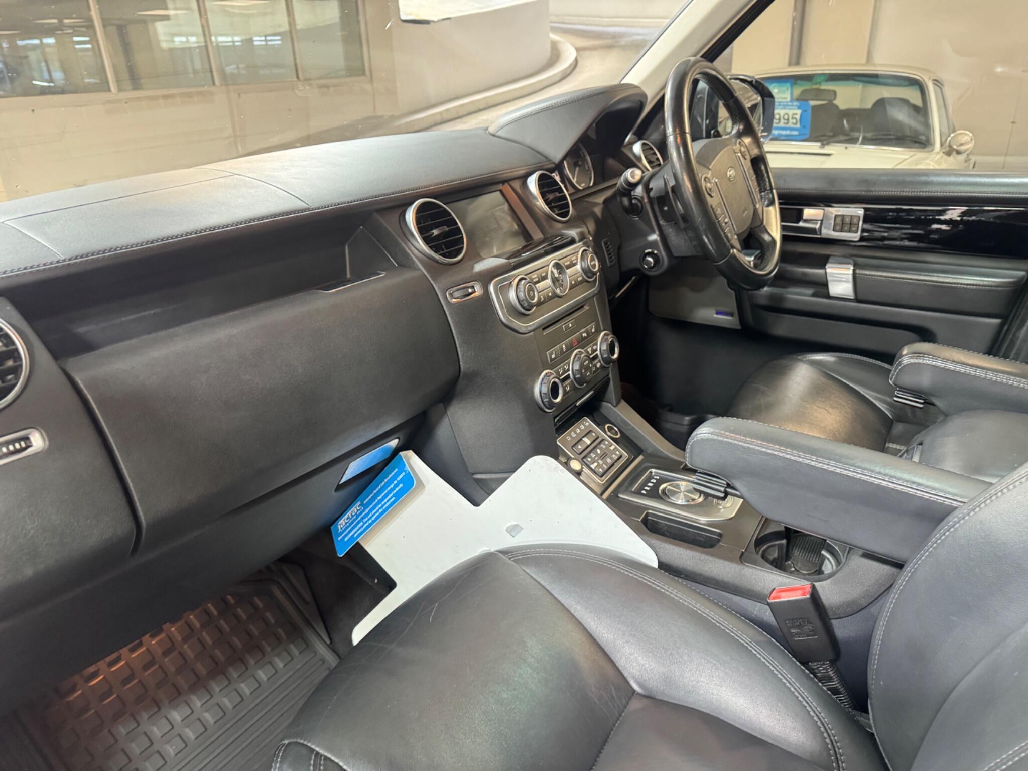 Land Rover DISCOVERY 4 - Image 11