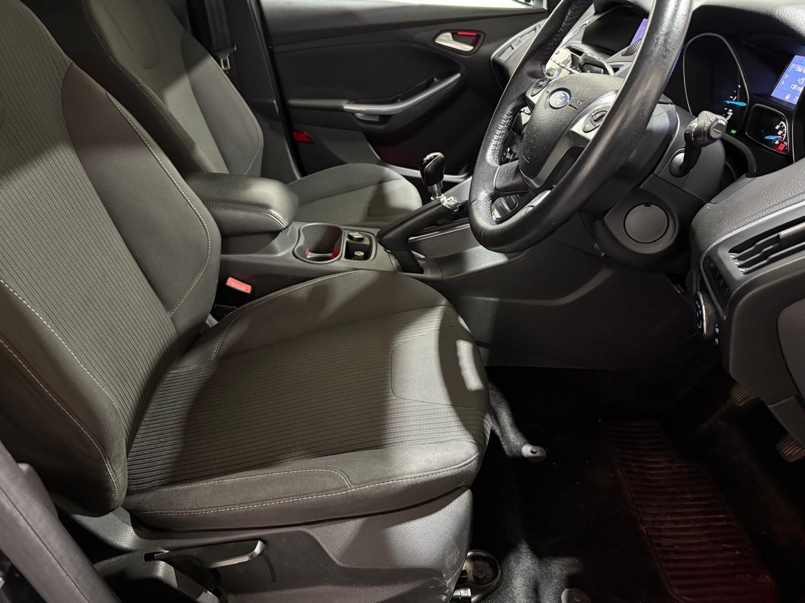 Ford Focus - Image 17