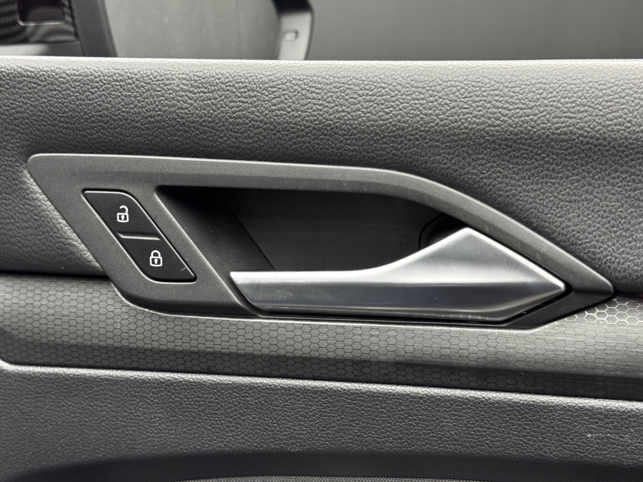 Volkswagen Golf - Image 40