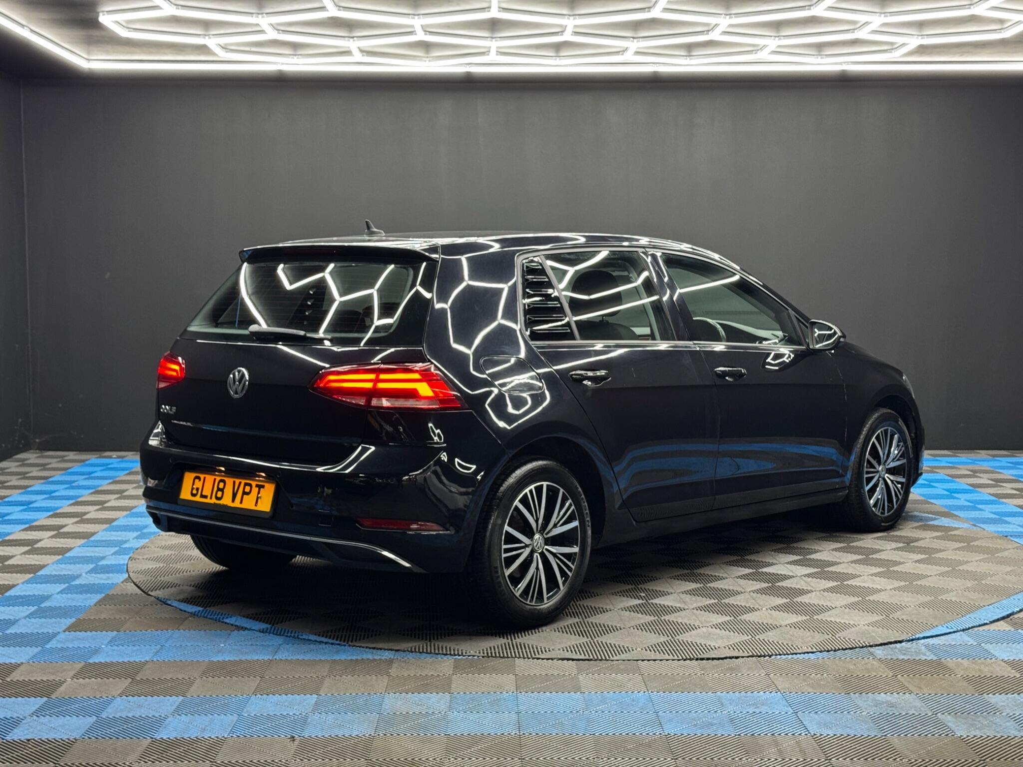 Volkswagen Golf - Image 5