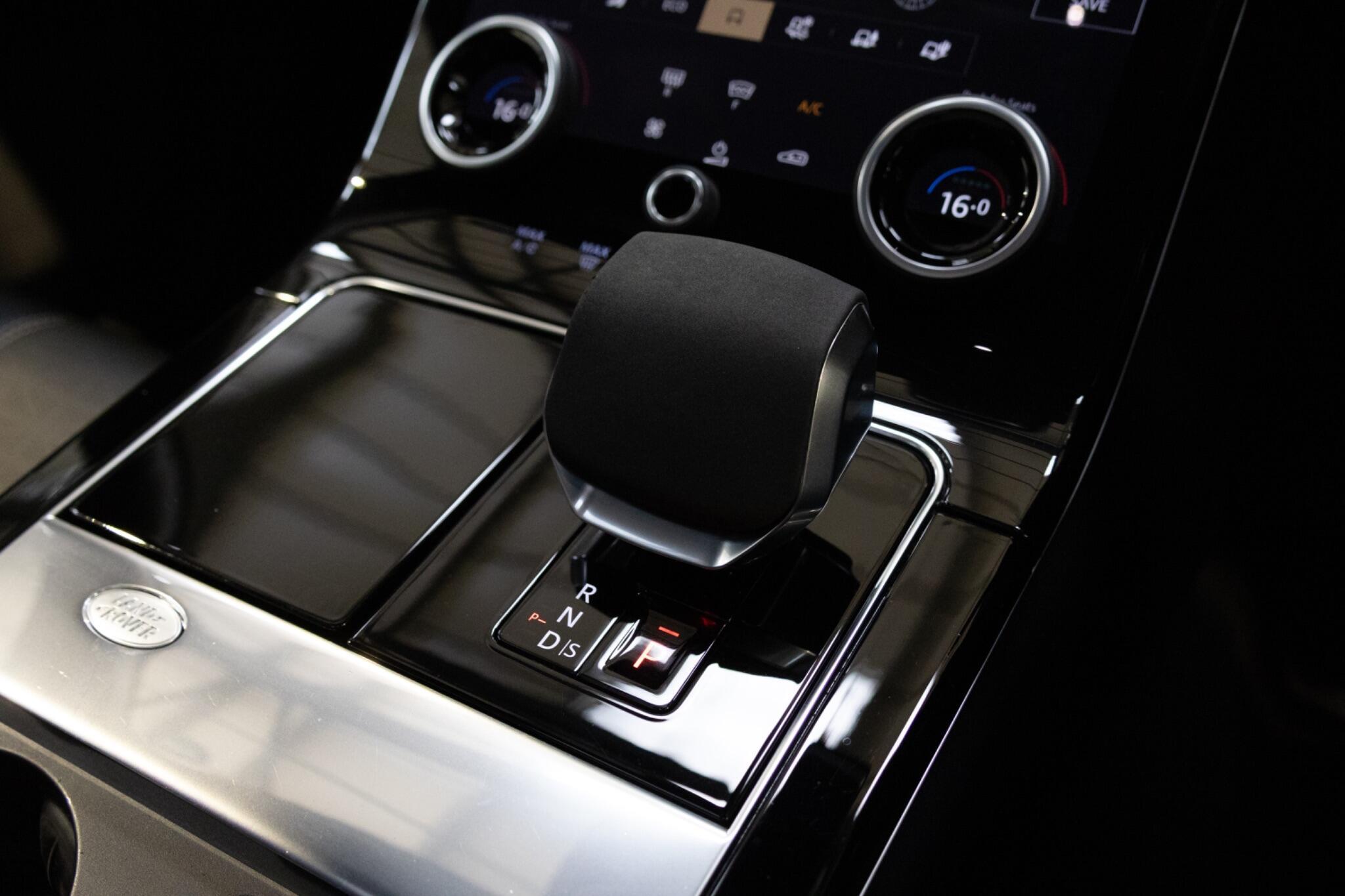 Land Rover Range Rover Velar - Image 32