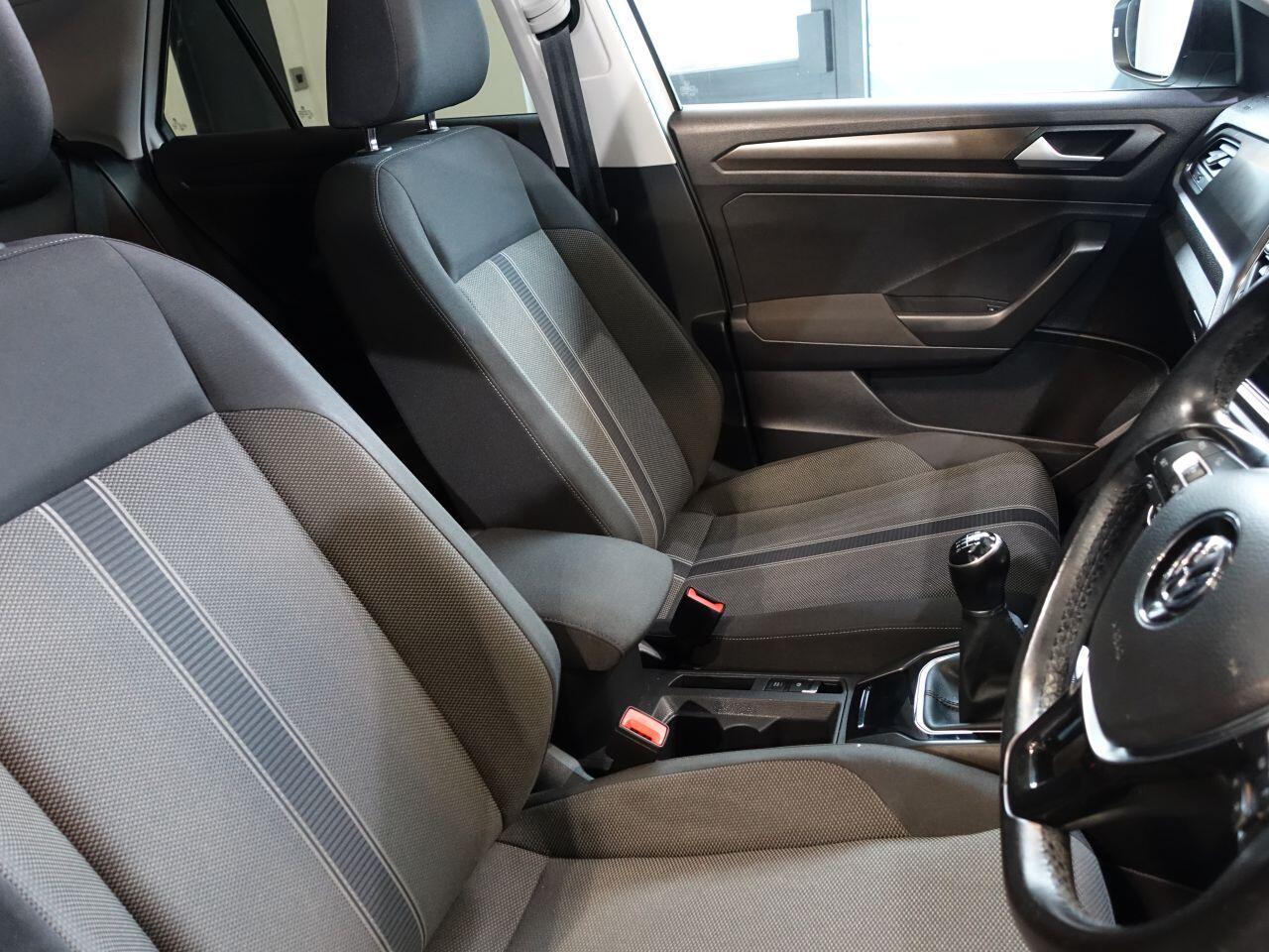 Volkswagen T-Roc - Image 19