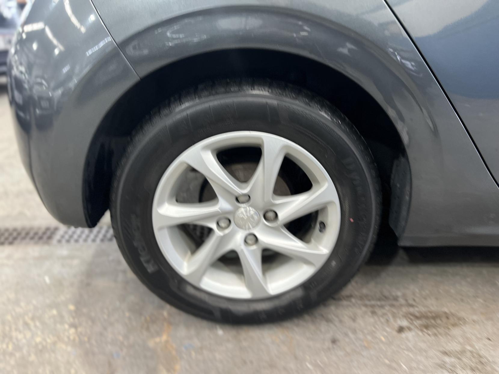 Peugeot 208 - Image 19