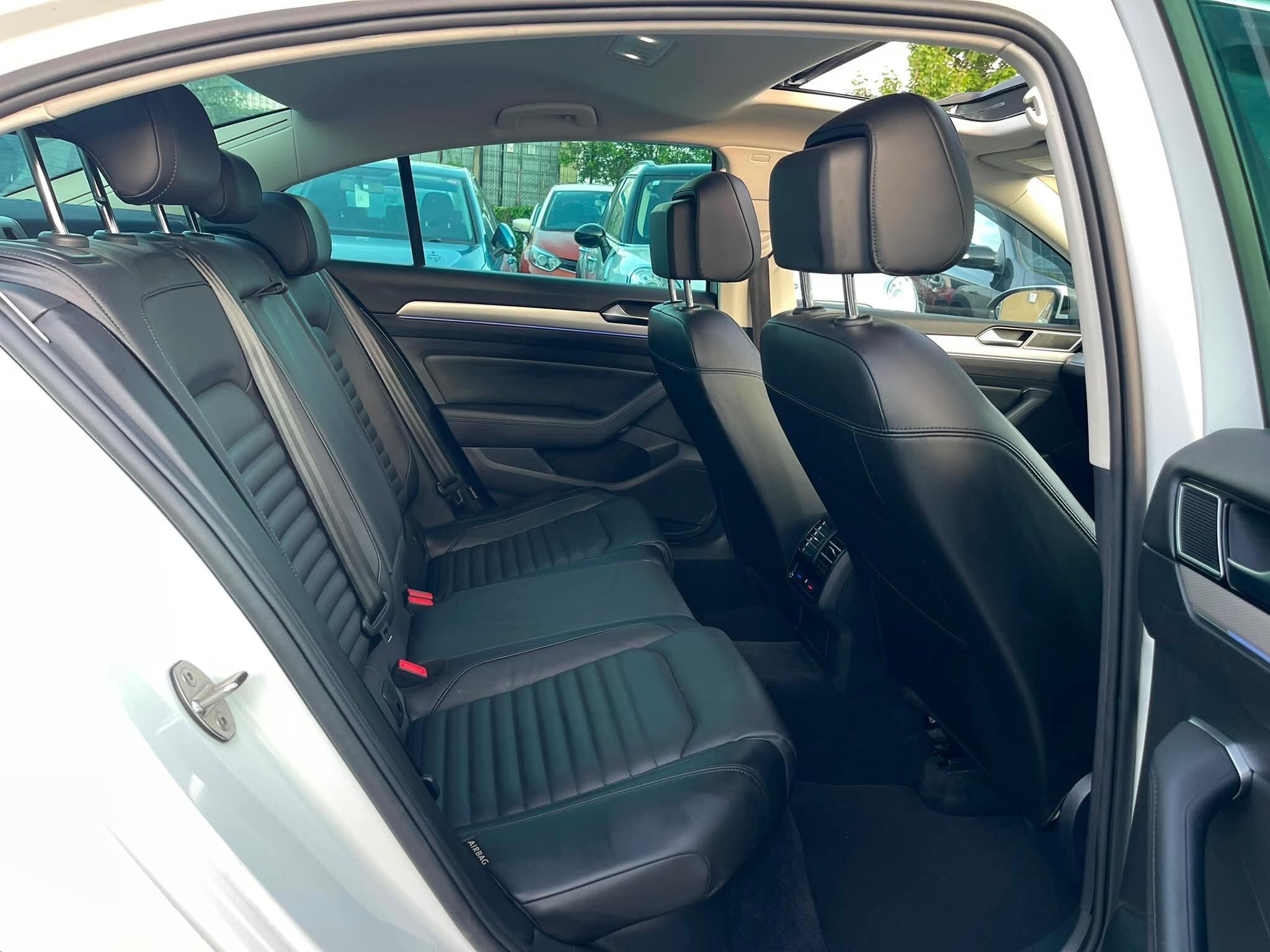 Volkswagen Passat - Image 16
