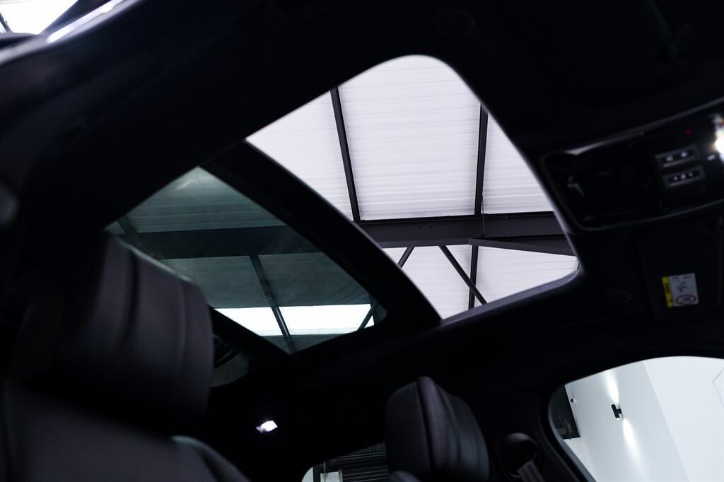 Land Rover Range Rover Velar - Image 4