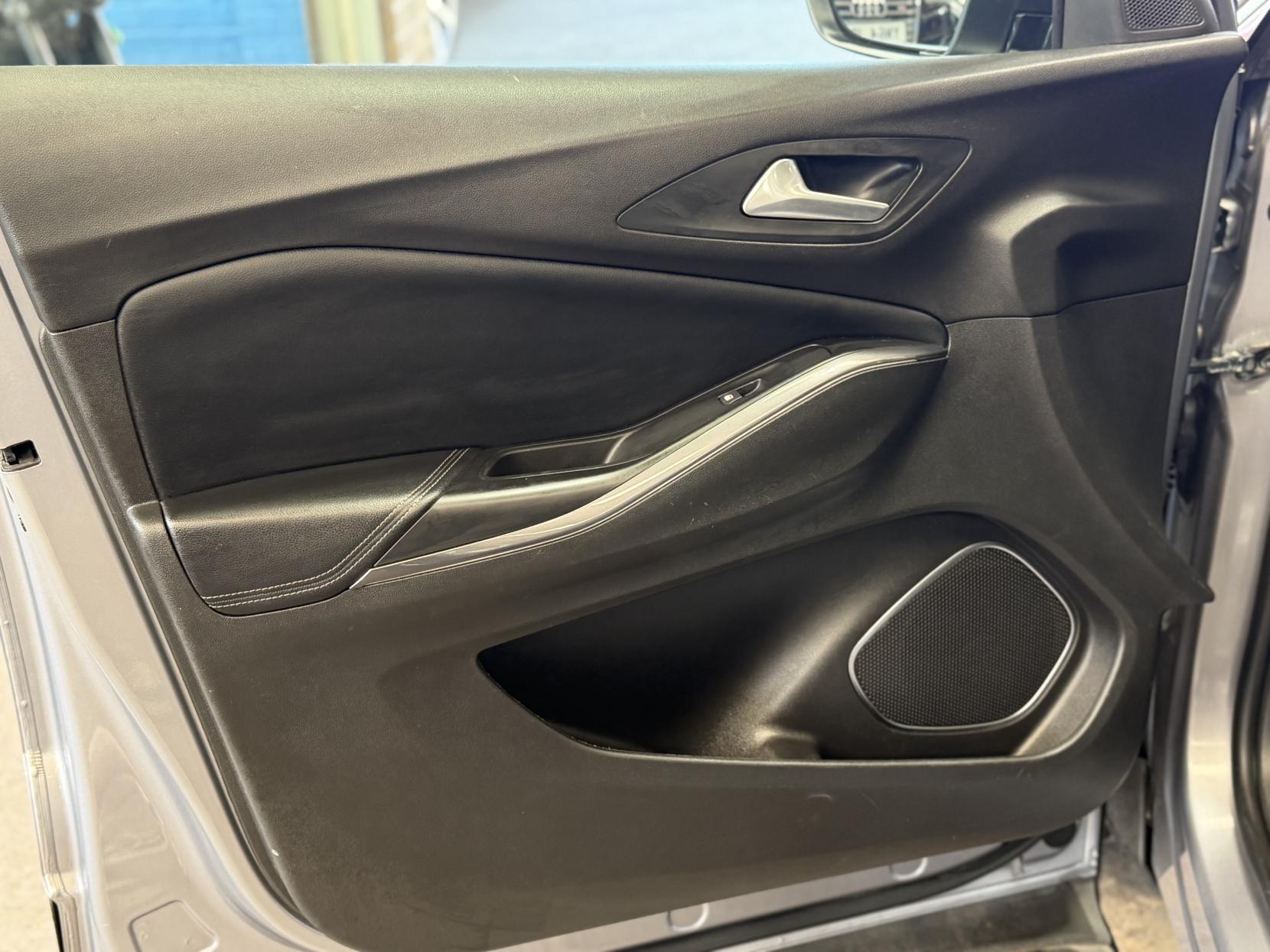 Vauxhall Grandland X - Image 10