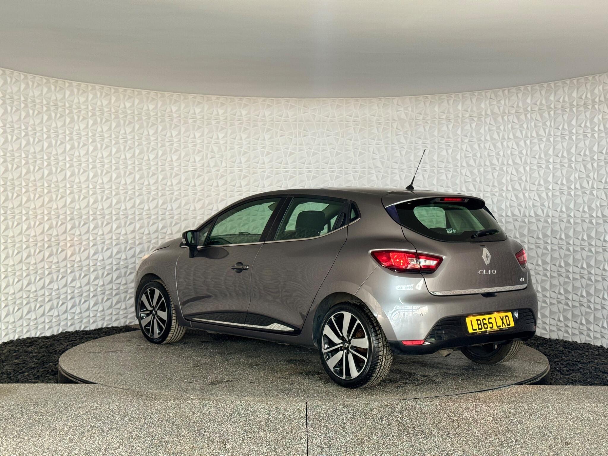 Renault Clio - Image 18