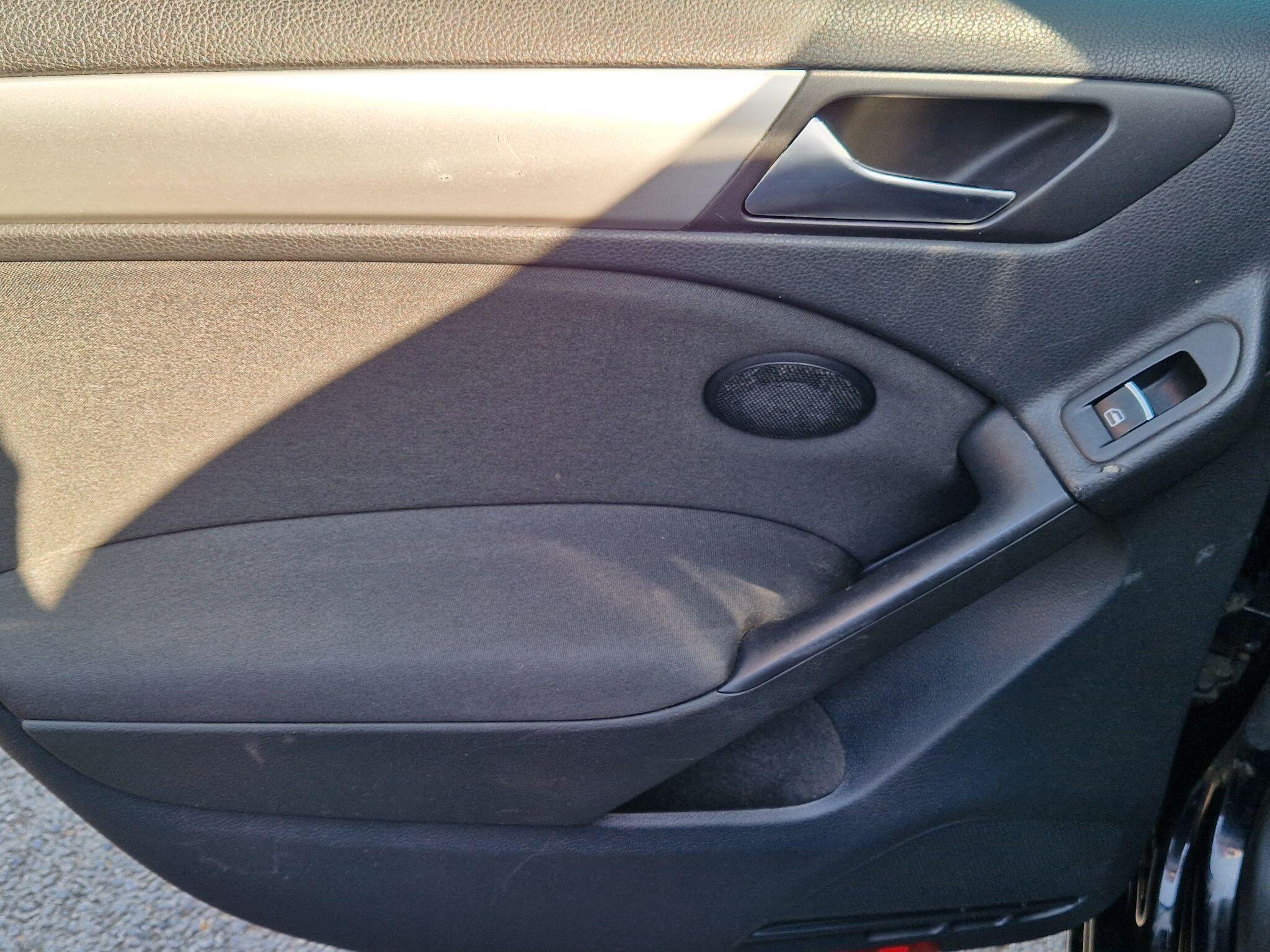 Volkswagen Golf - Image 40