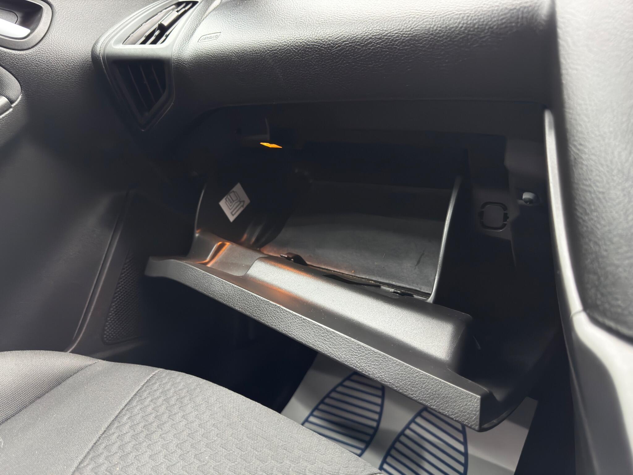 Ford Focus - Image 33