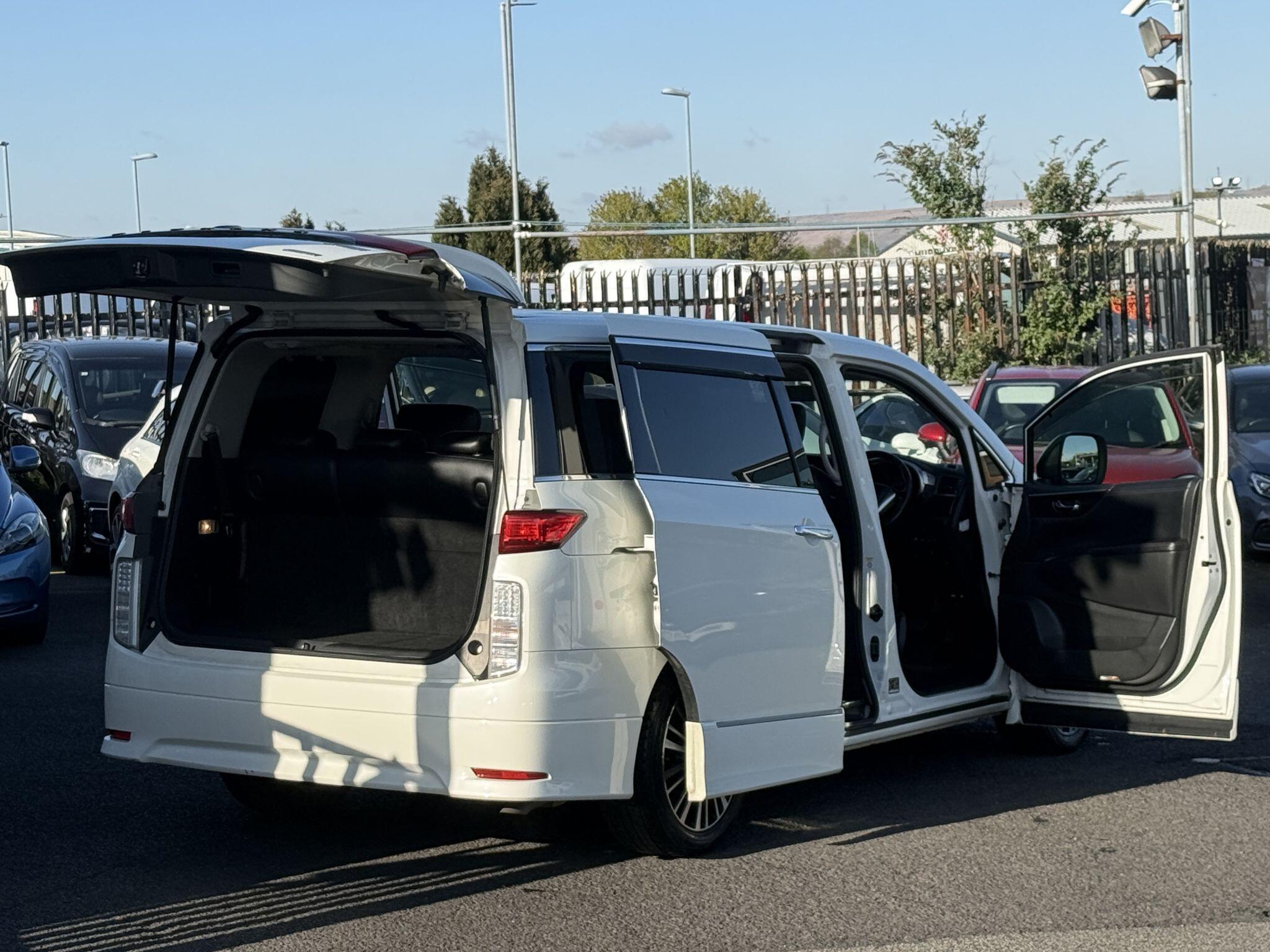 Nissan Elgrand - Image 20