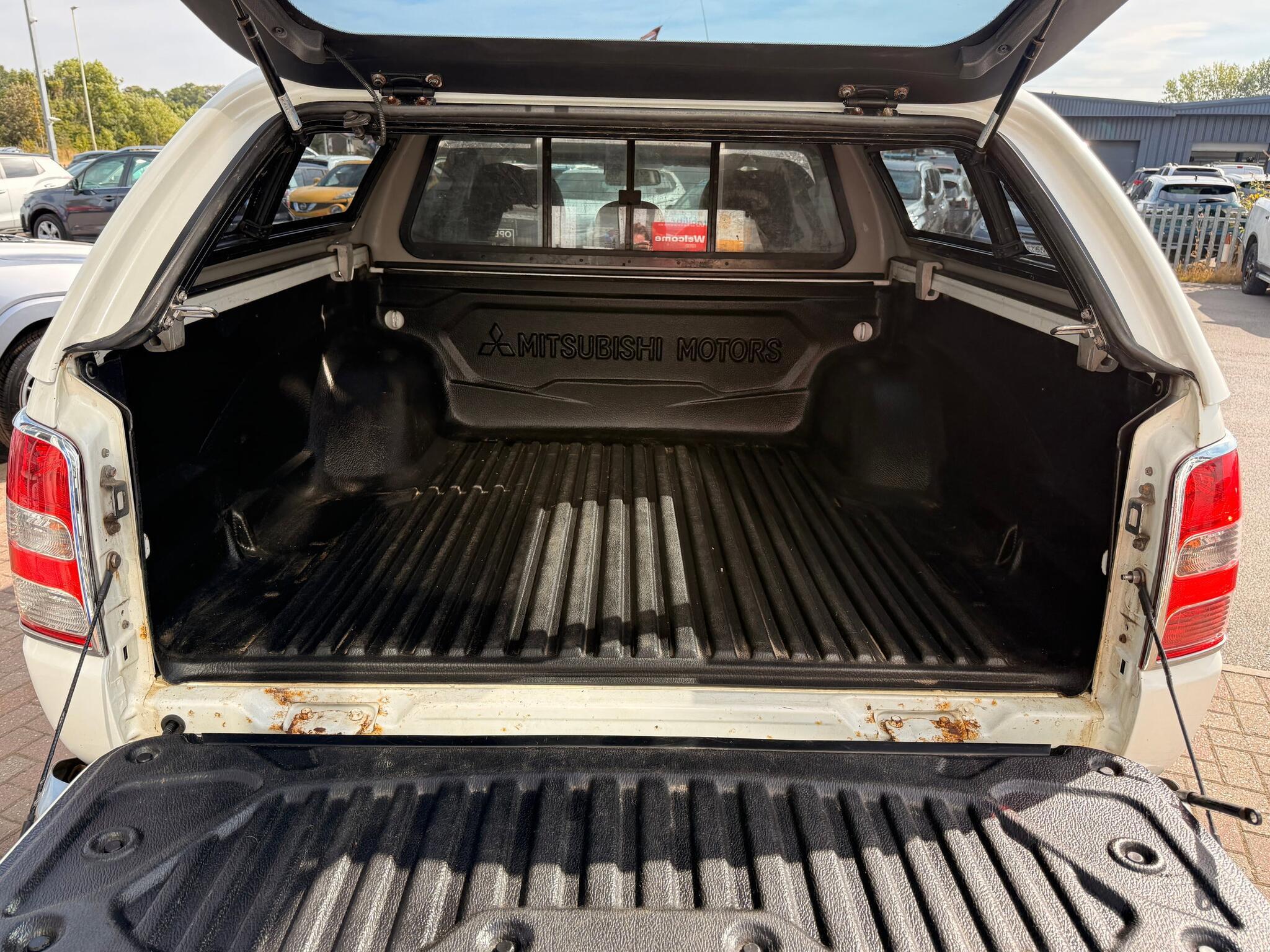 Mitsubishi L200 - Image 9