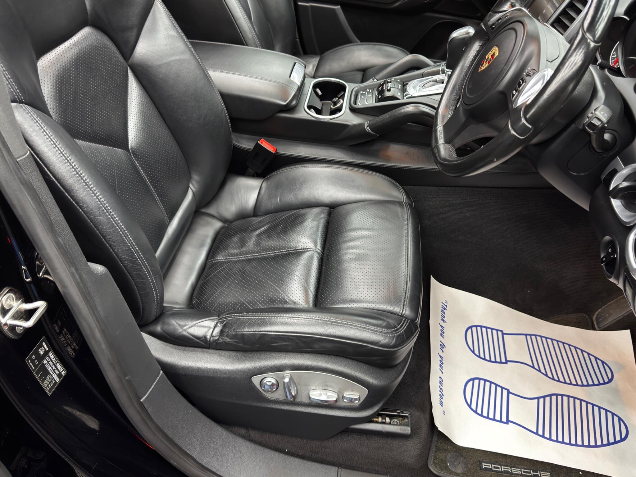 Porsche Cayenne - Image 13