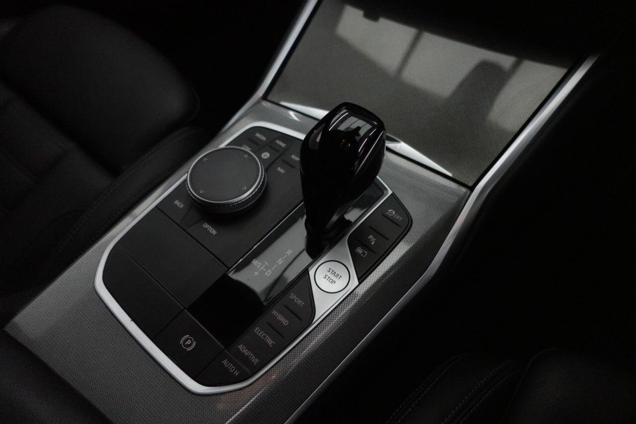 BMW 3 Series - Image 12