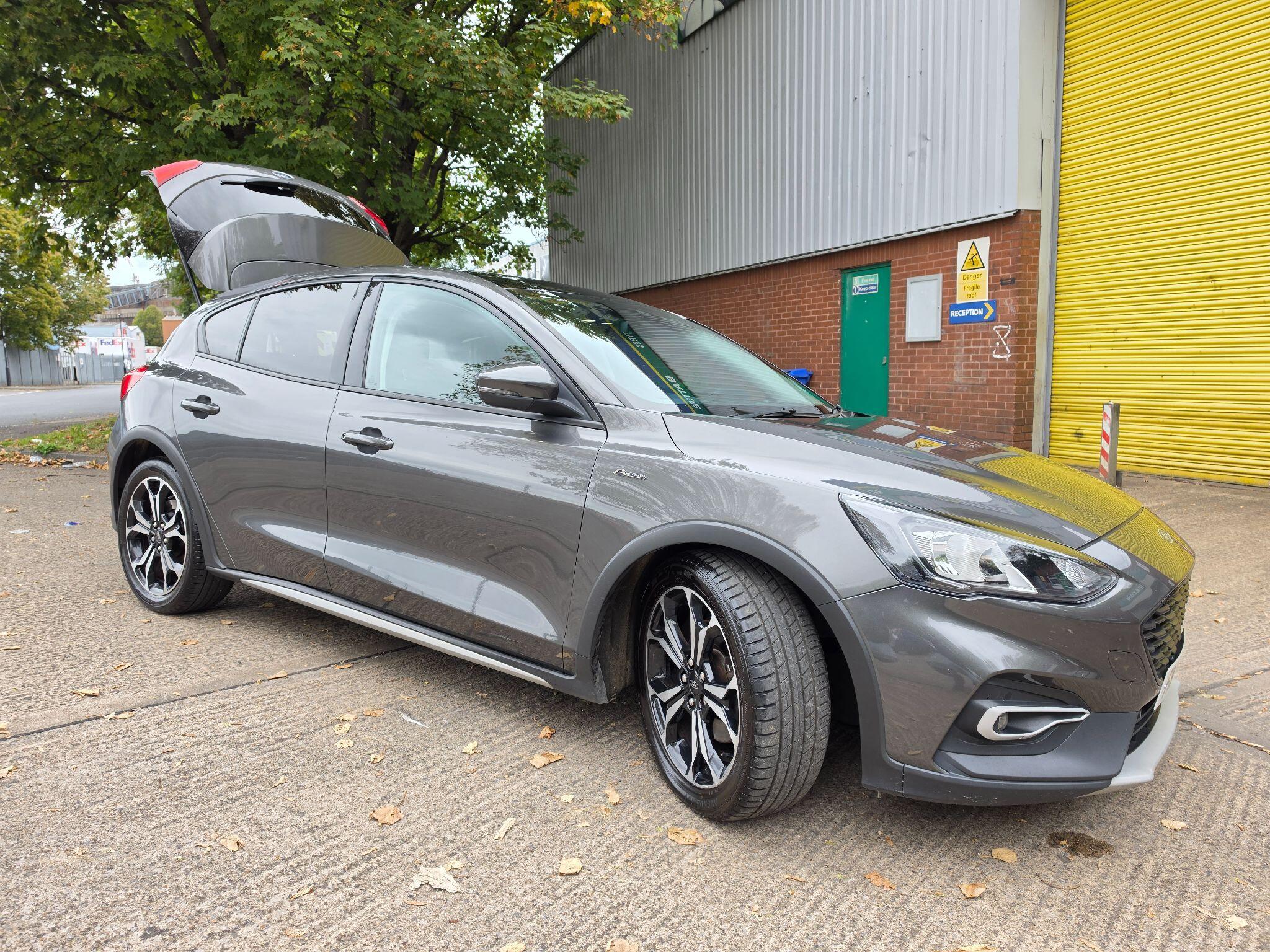 Ford Focus - Image 14
