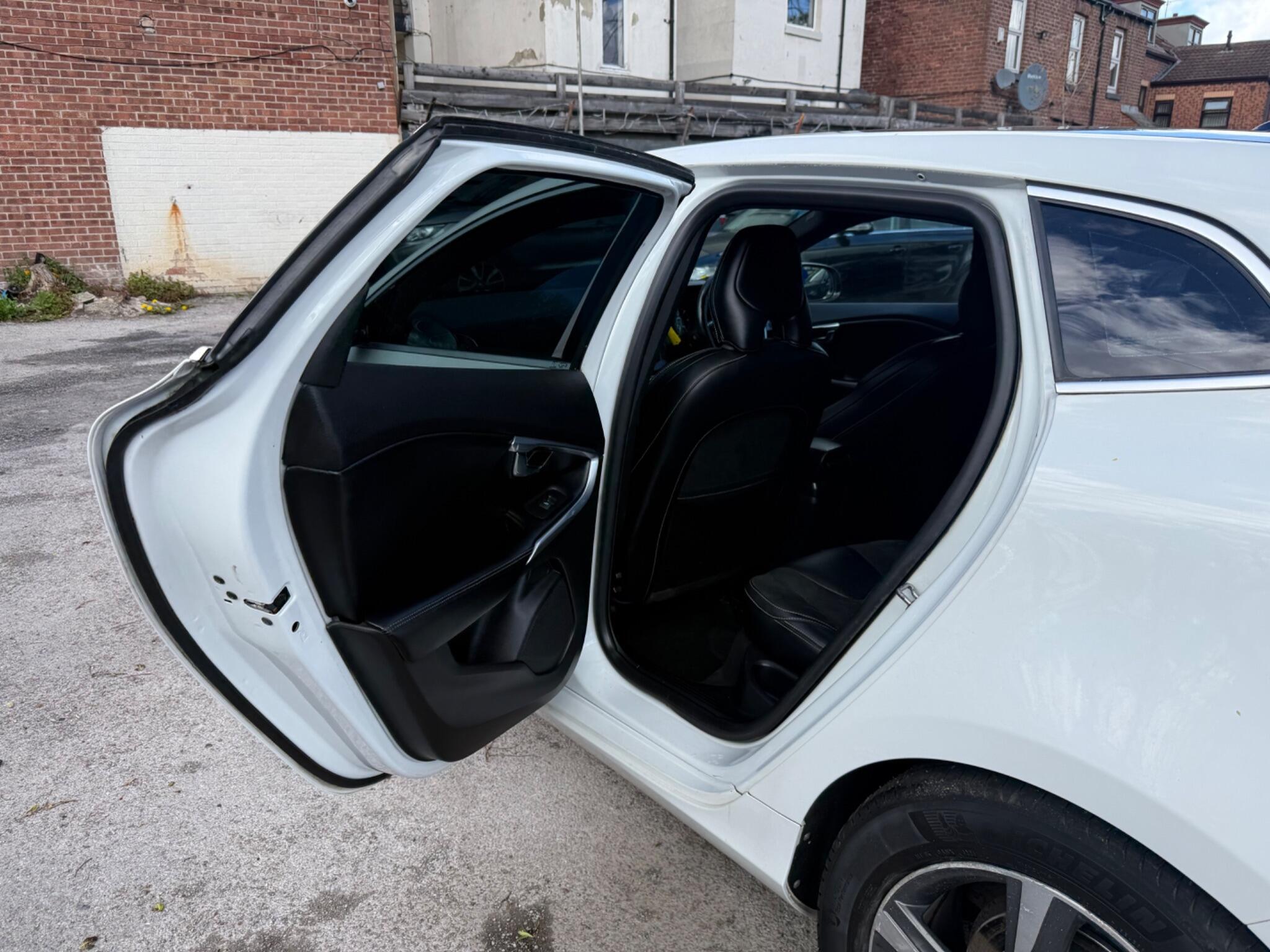 Volvo V40 - Image 22