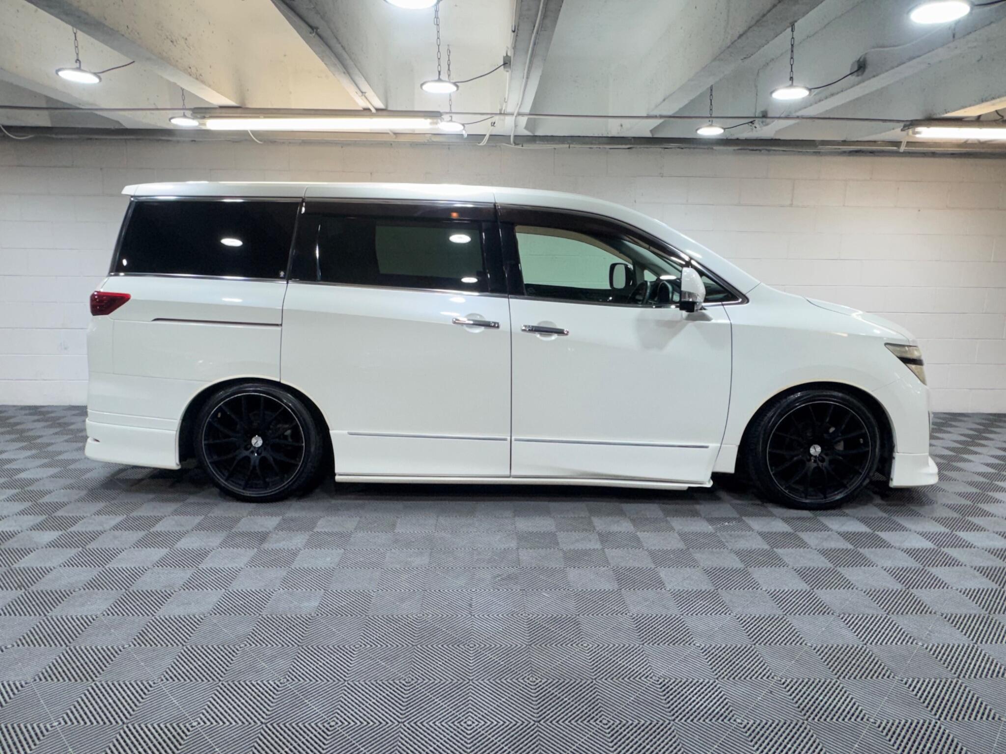 Nissan Elgrand - Image 5