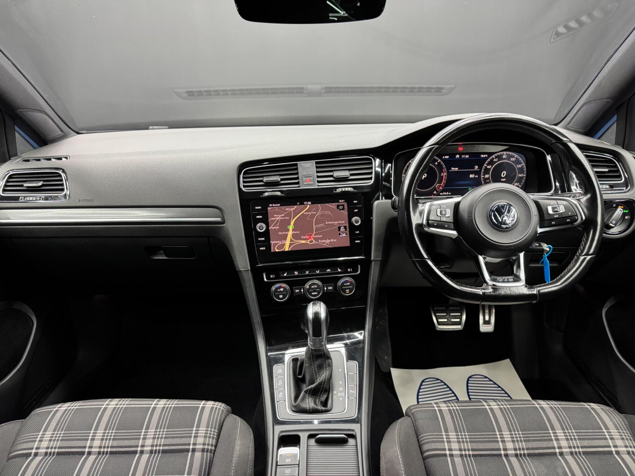 Volkswagen Golf - Image 10