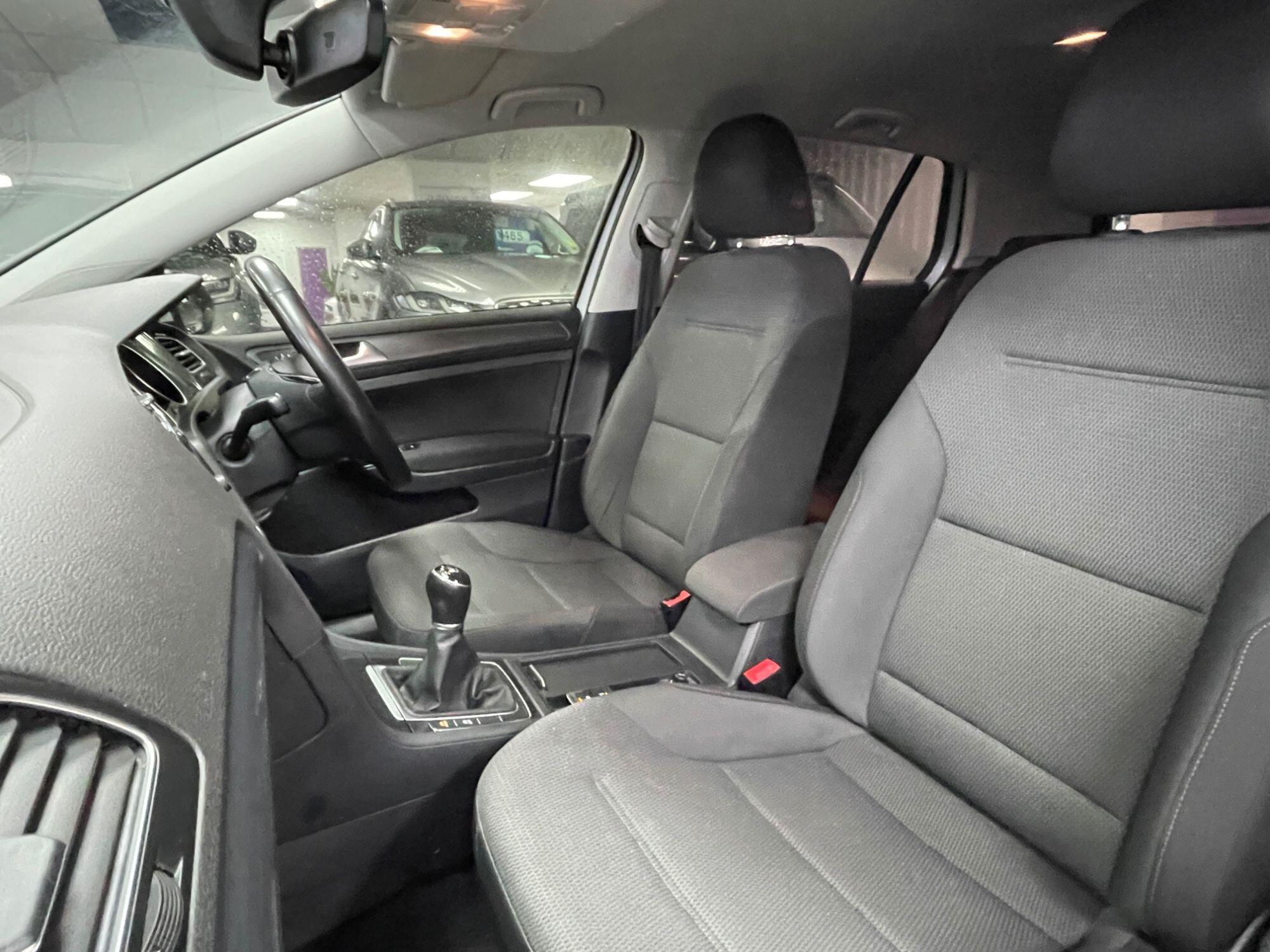 Volkswagen Golf - Image 33