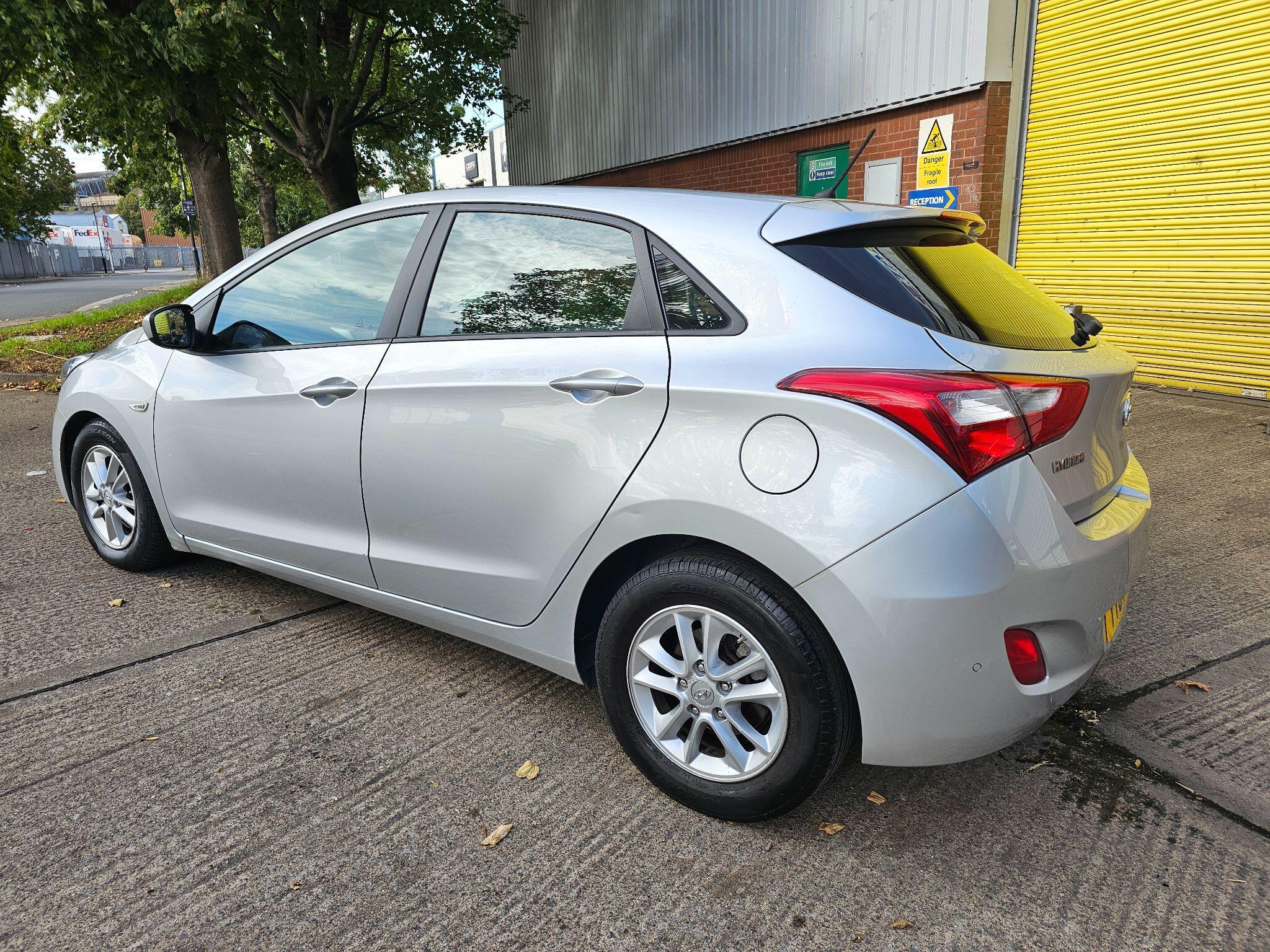 Hyundai i30 - Image 17