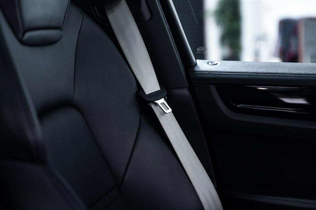 Porsche Cayenne - Image 19