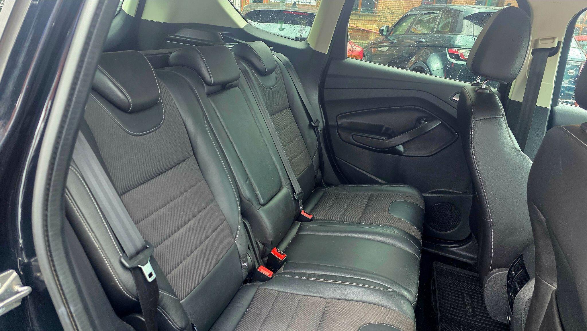 Ford Kuga - Image 19