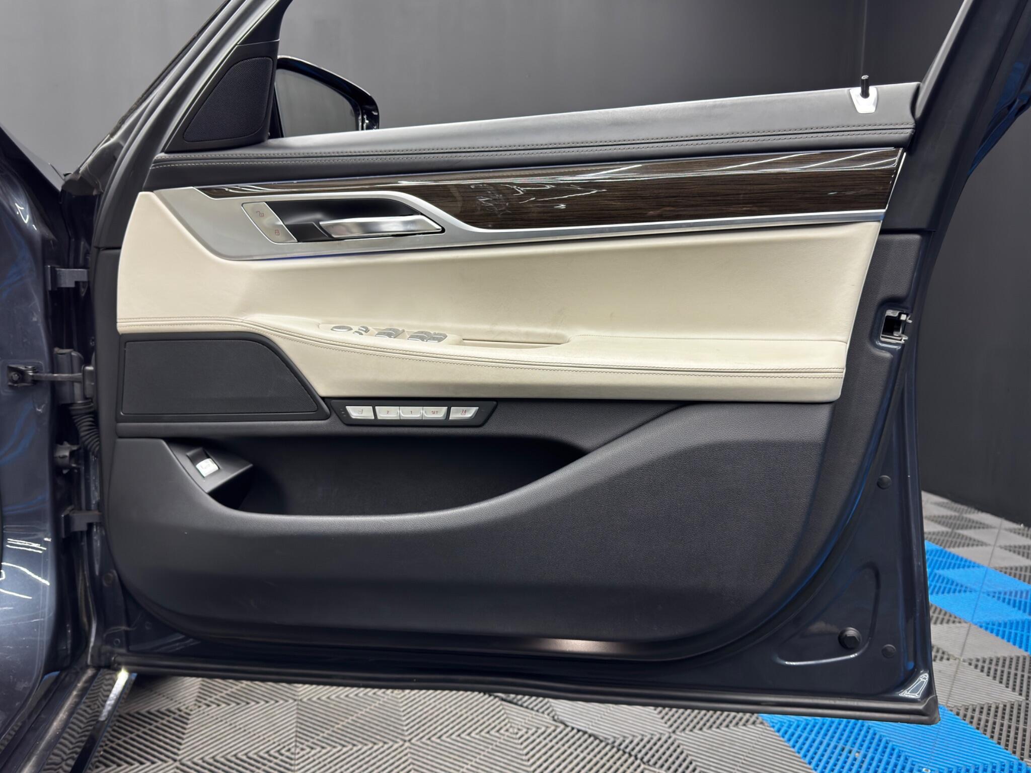 BMW 7 Series - Image 52