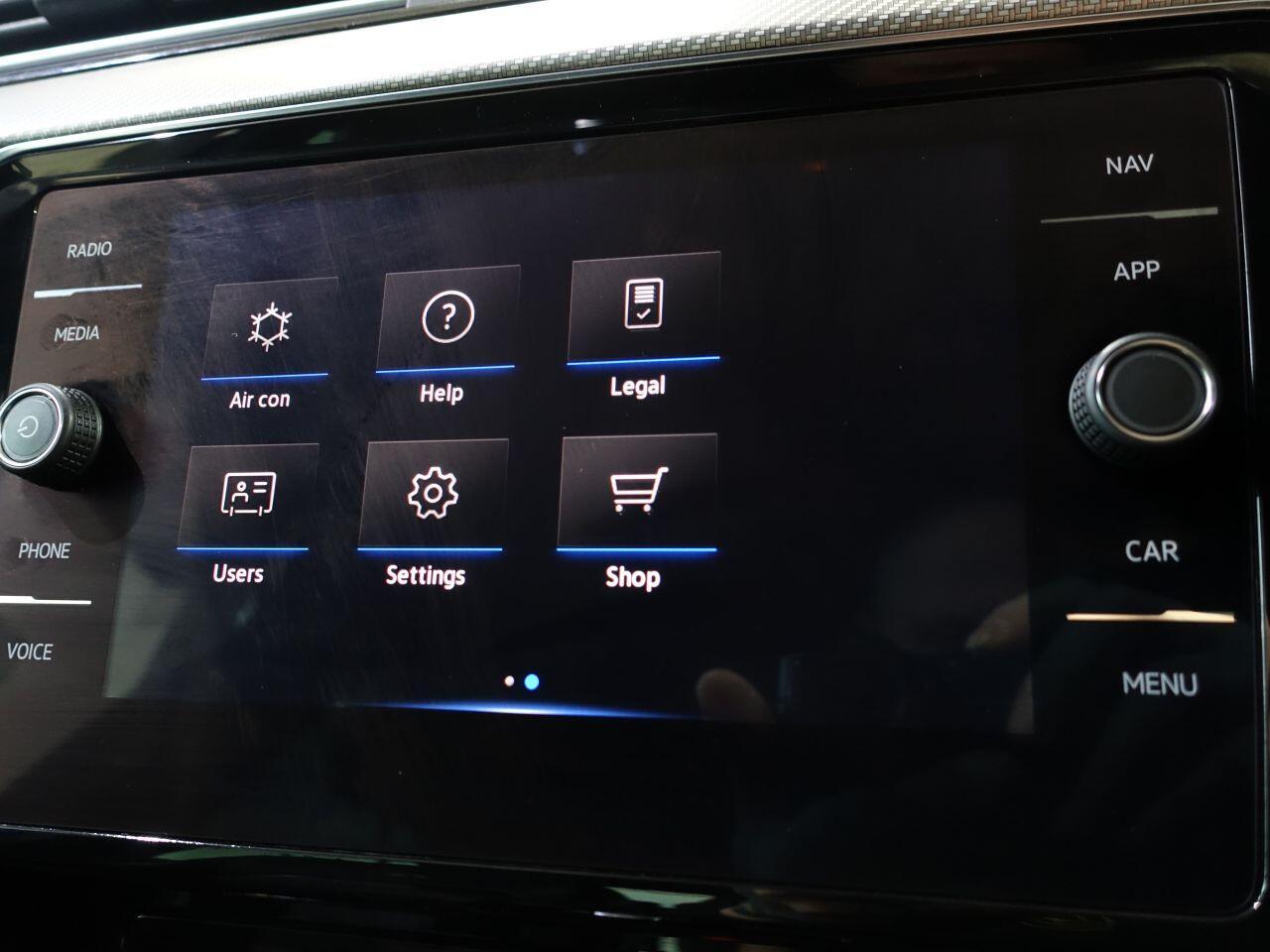 Volkswagen Passat - Image 38