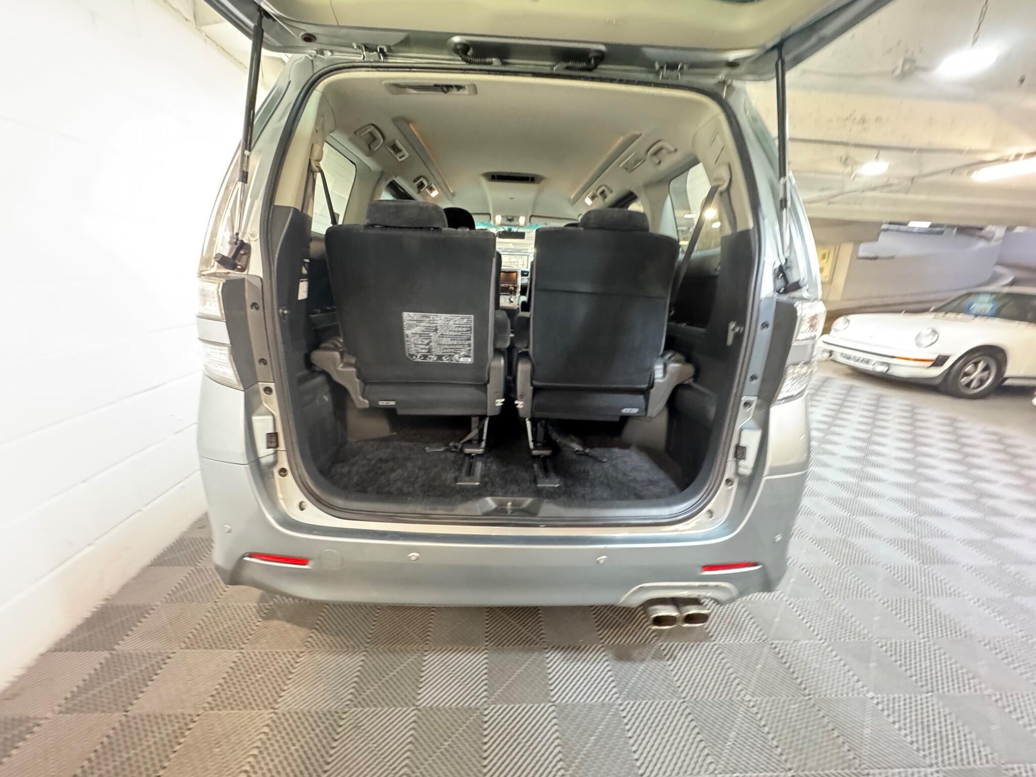 Toyota Vellfire - Image 14