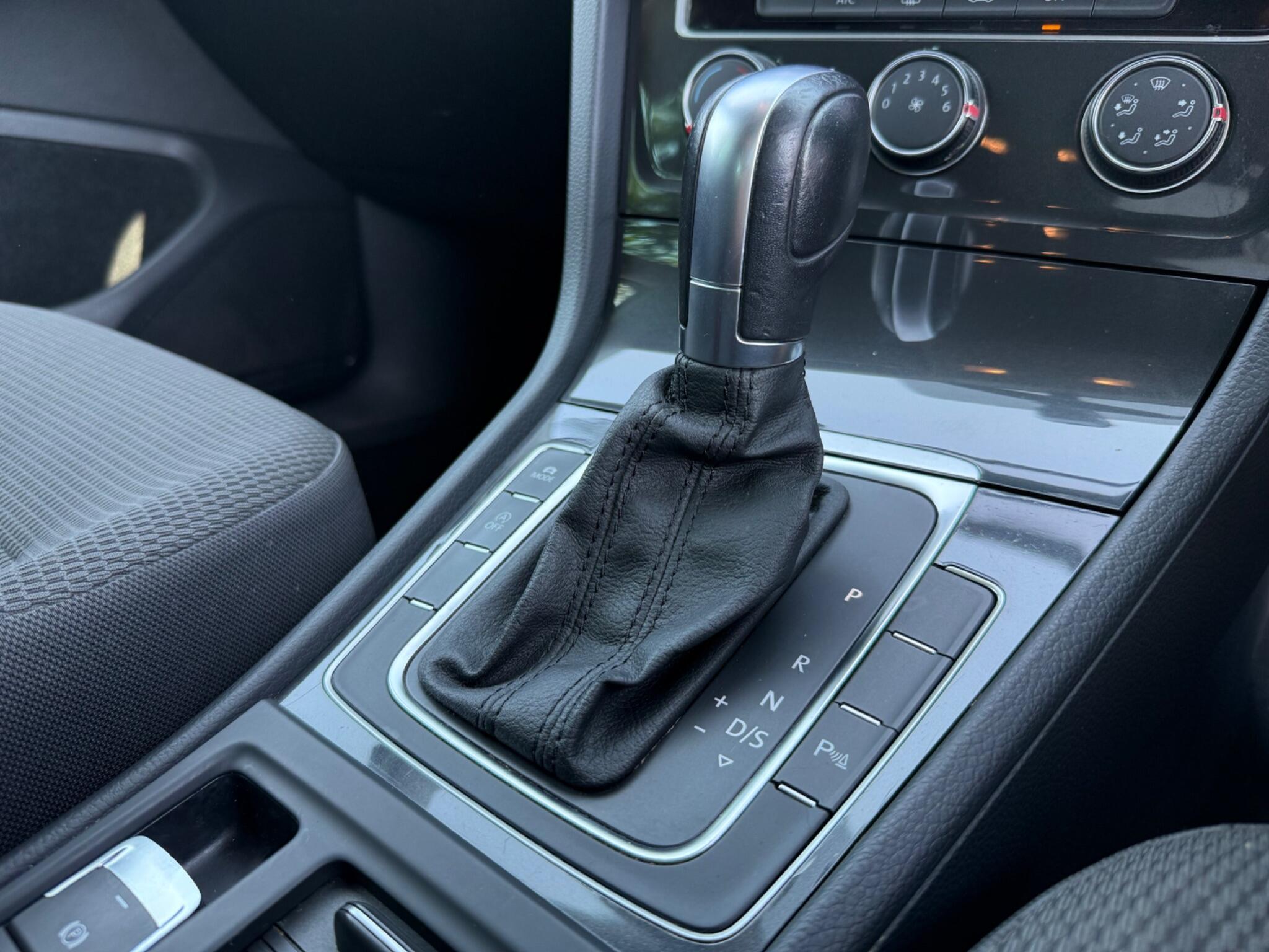 Volkswagen Golf - Image 11