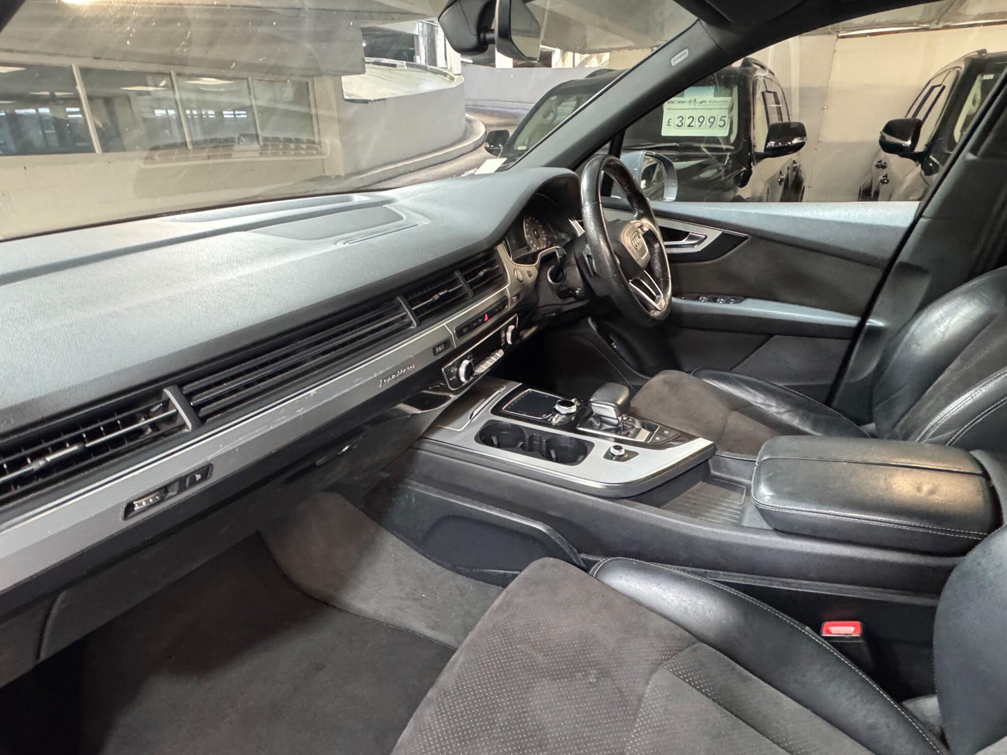 Audi Q7 - Image 11
