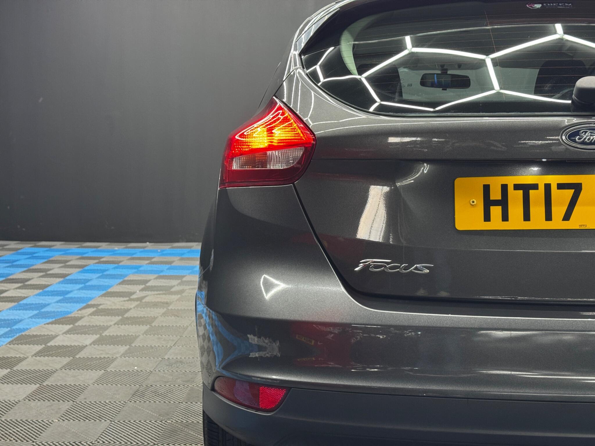 Ford Focus - Image 40