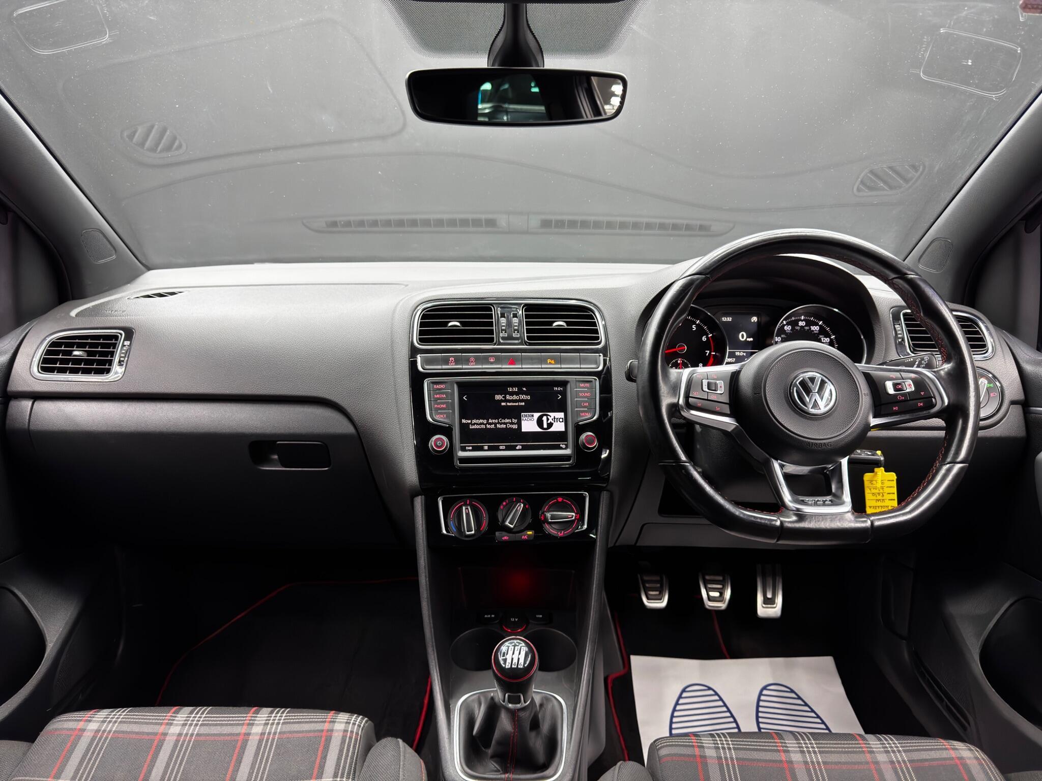 Volkswagen Polo - Image 10