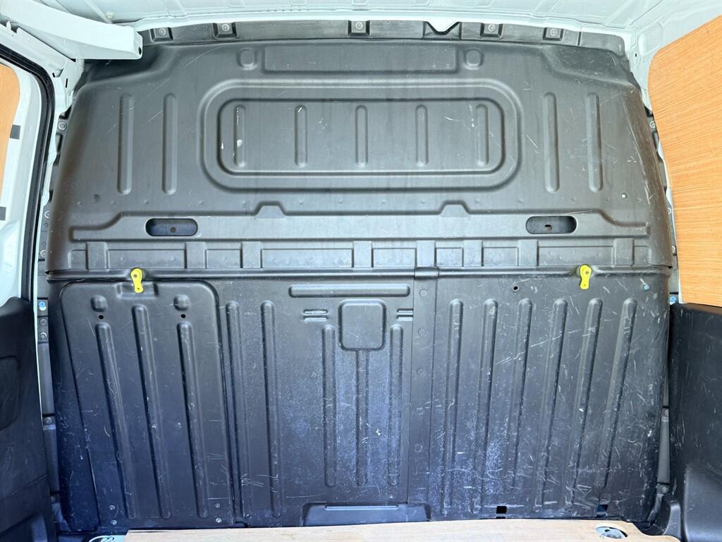 Vauxhall Combo - Image 12