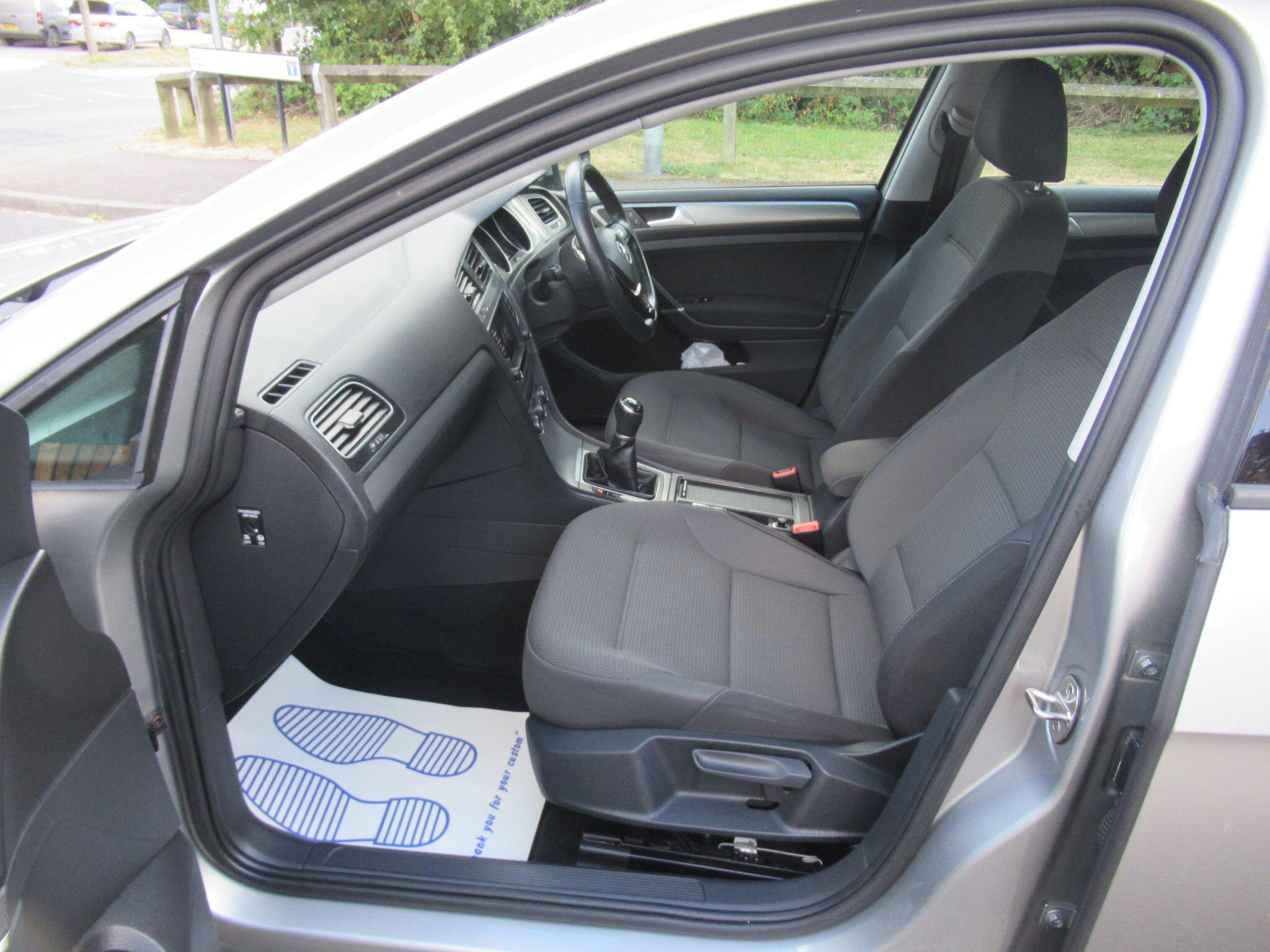 Volkswagen Golf - Image 10