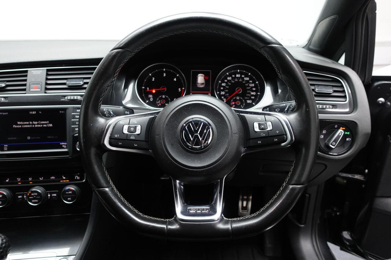 Volkswagen Golf - Image 33