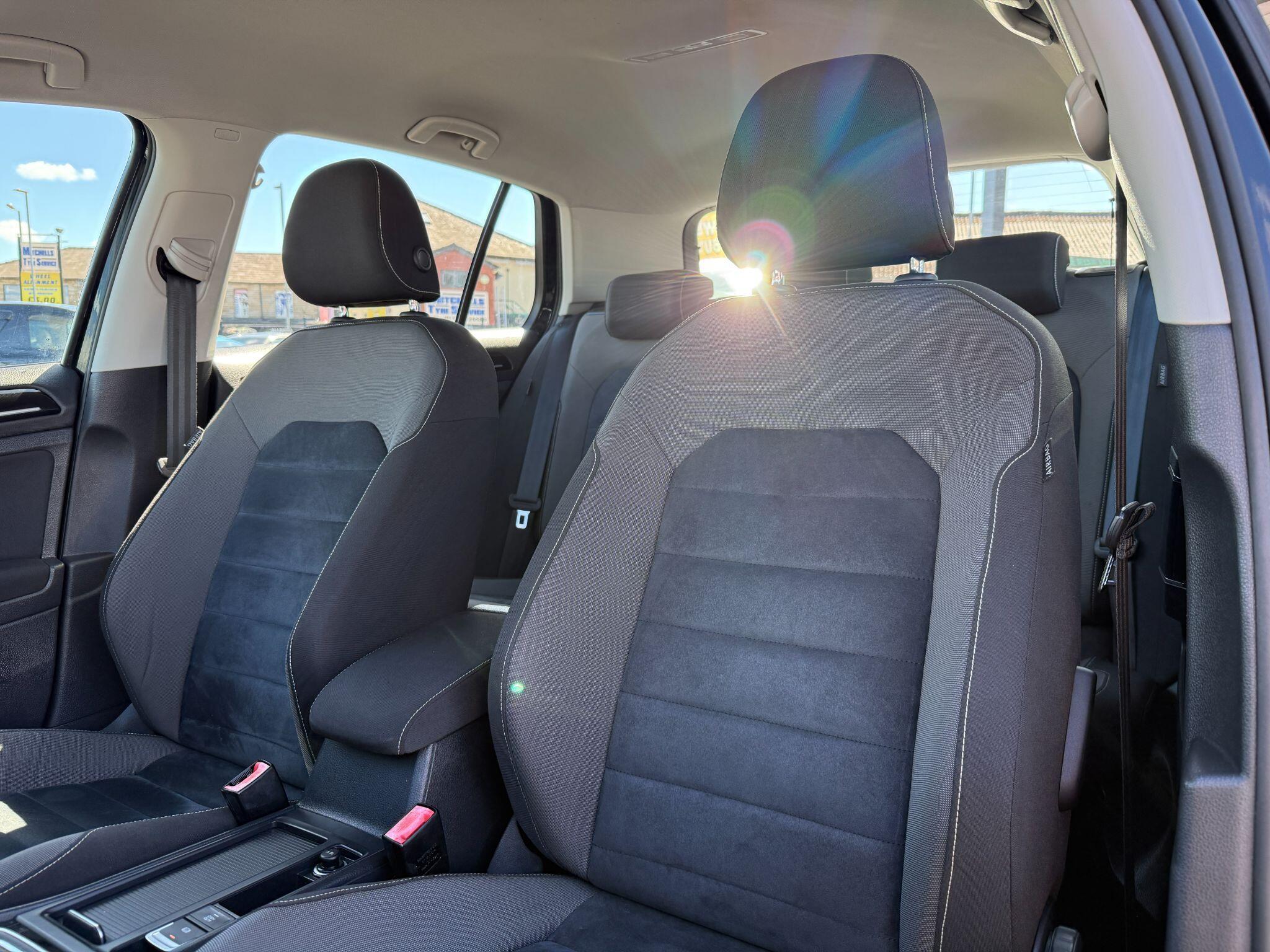 Volkswagen Golf - Image 30