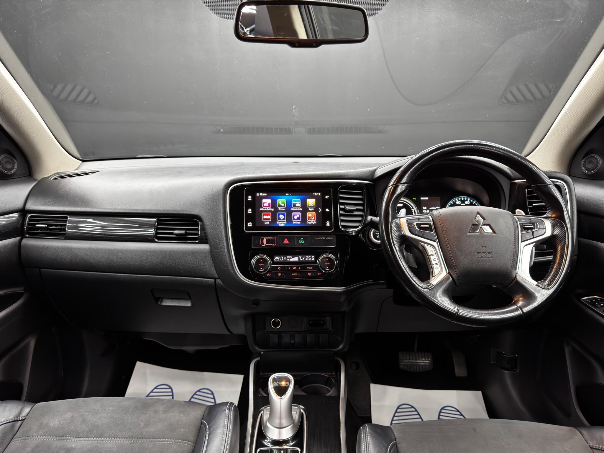 Mitsubishi Outlander - Image 10