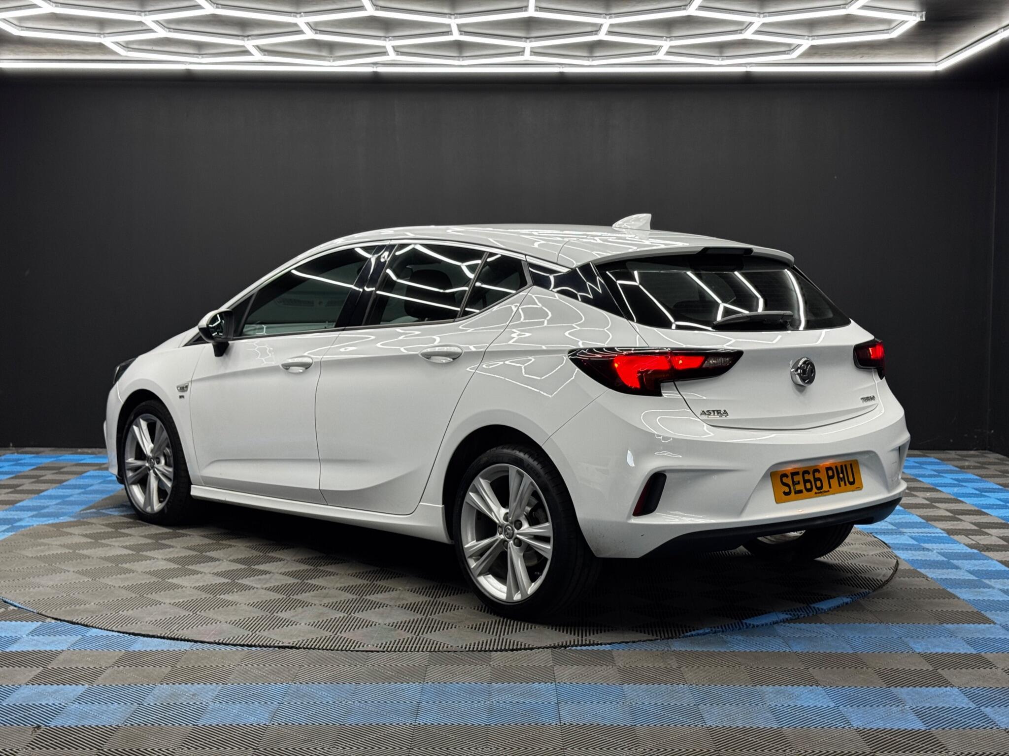 Vauxhall Astra - Image 7