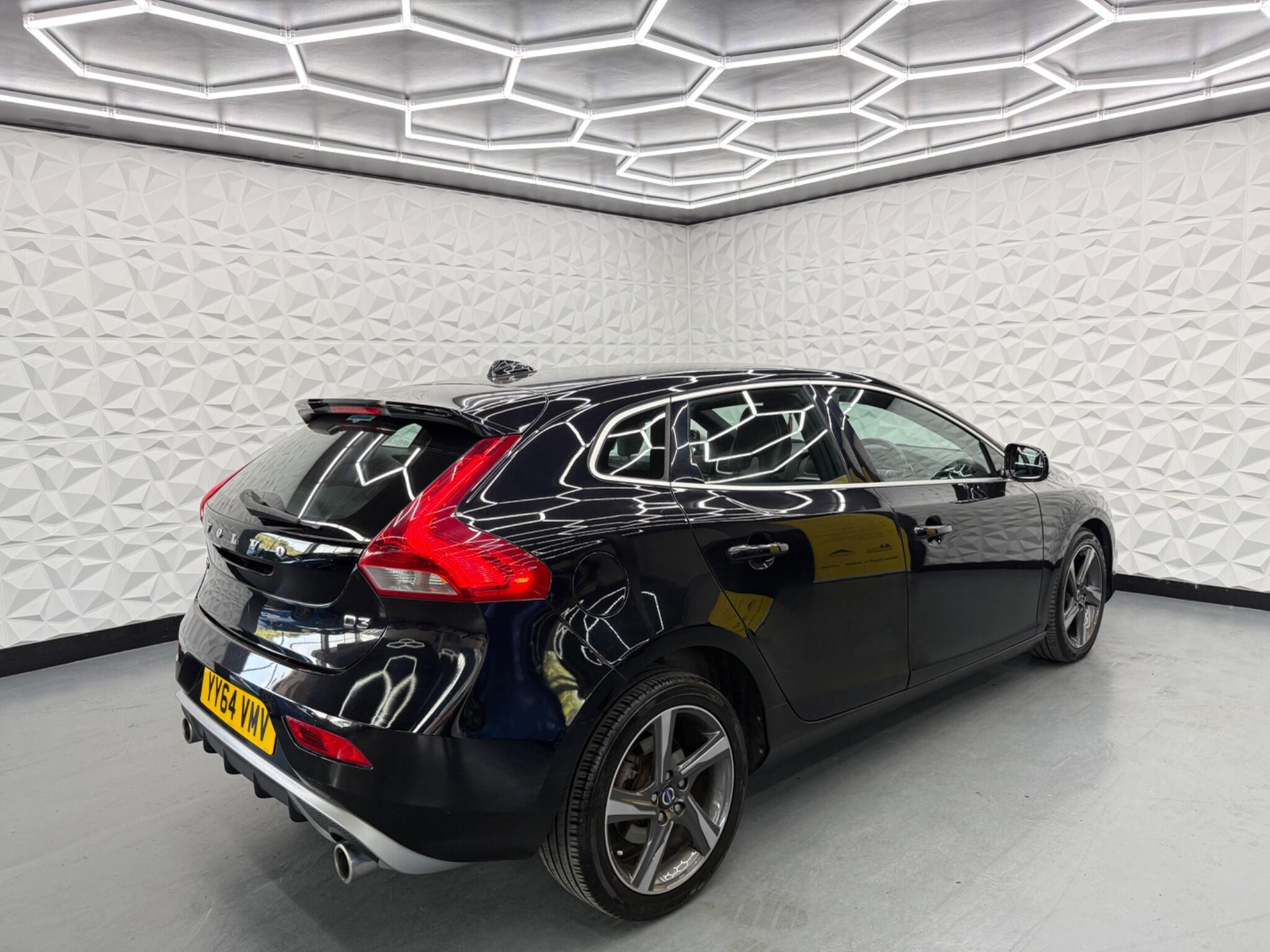 Volvo V40 - Image 12