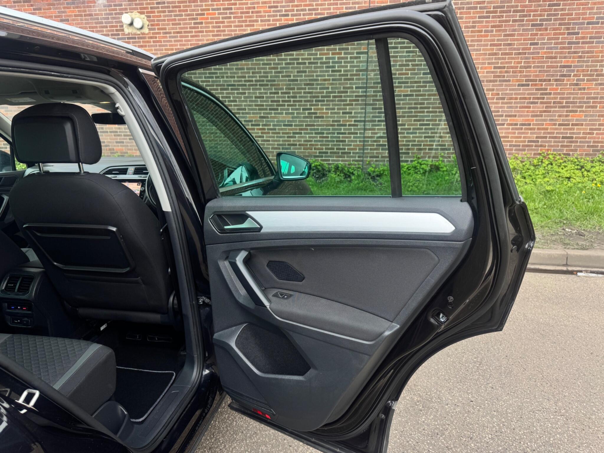 Volkswagen Tiguan - Image 42