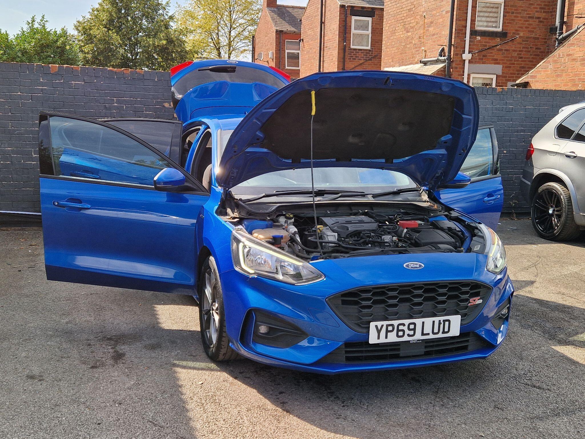 Ford Focus - Image 12