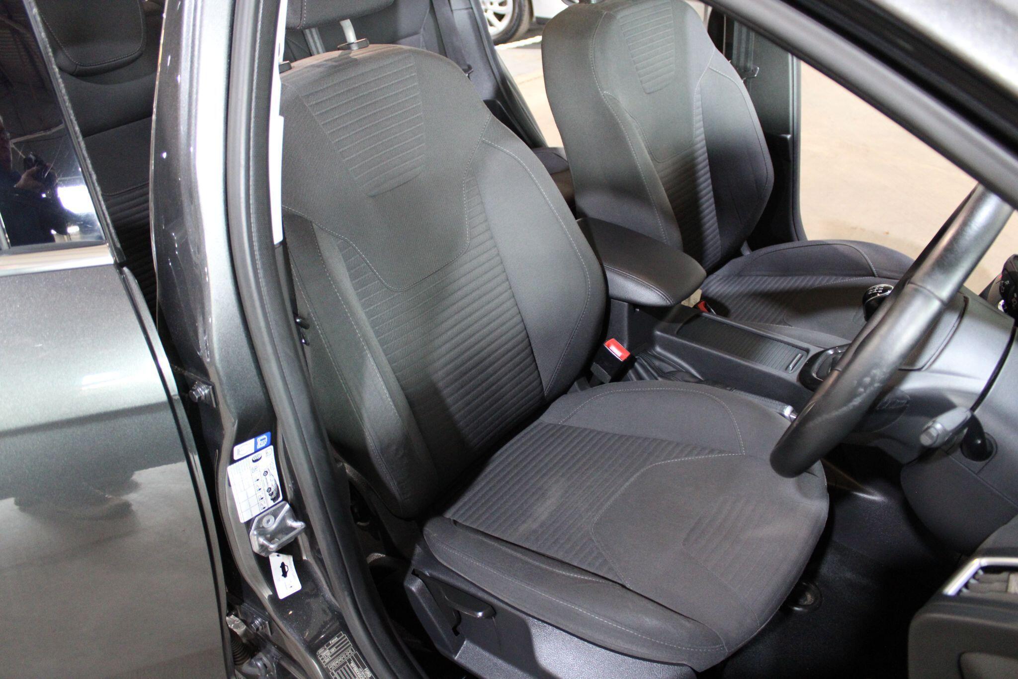 Ford Focus - Image 9