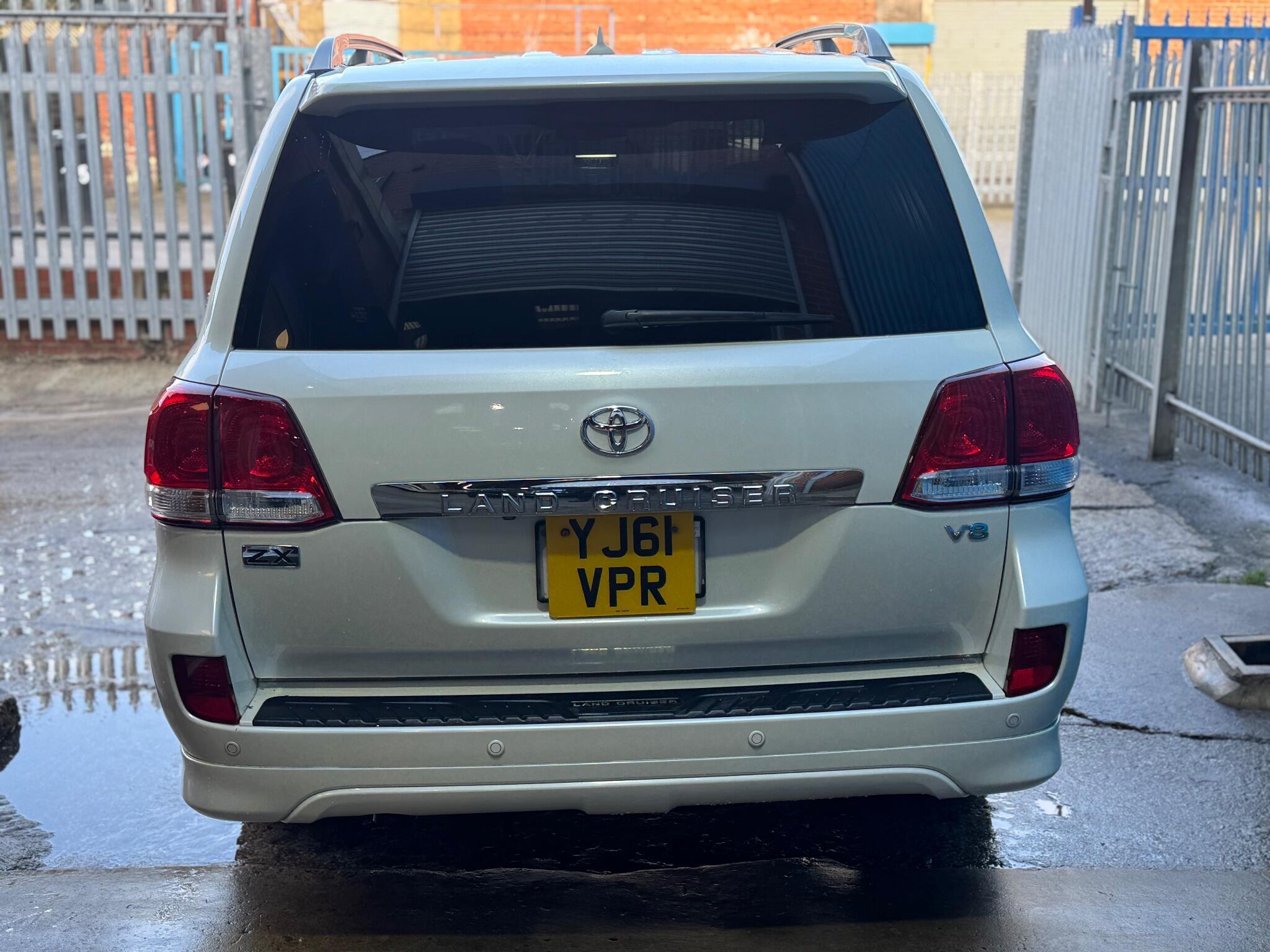 Toyota Land Cruiser - Image 21