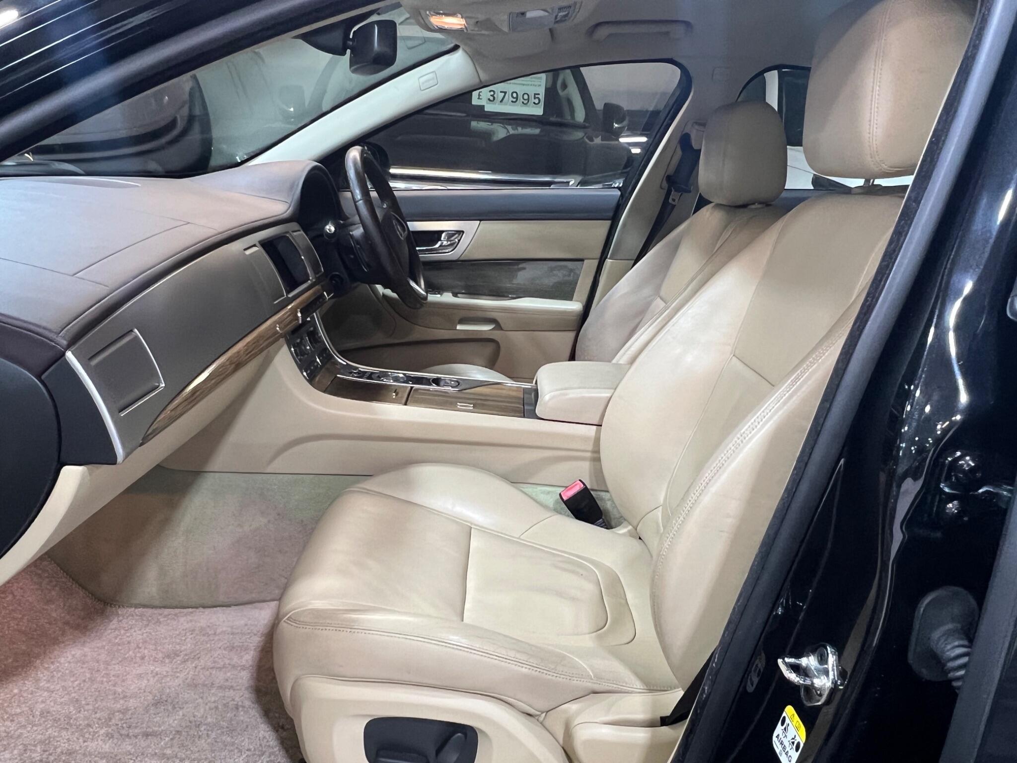 Jaguar XF - Image 10
