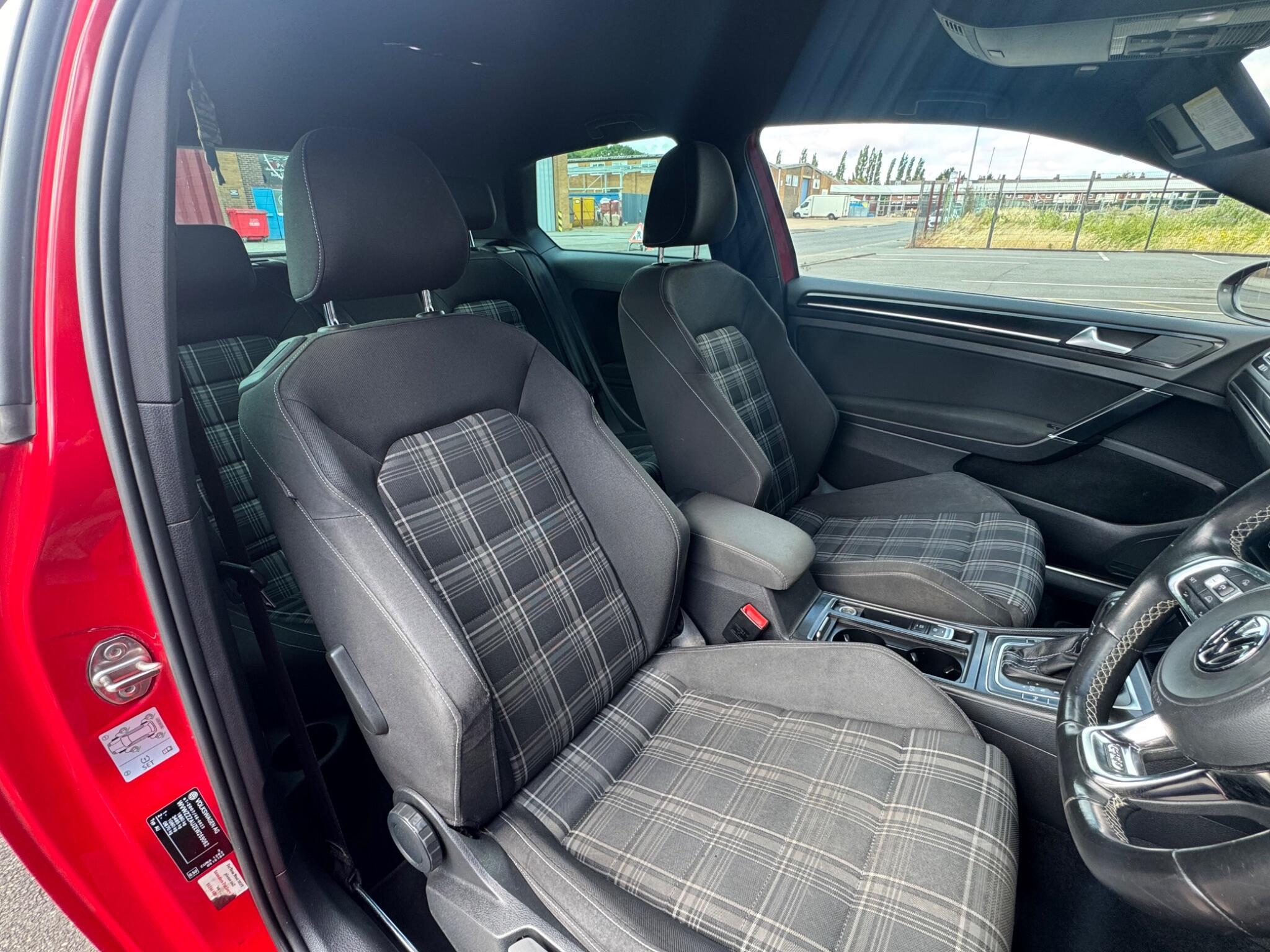 Volkswagen Golf - Image 16