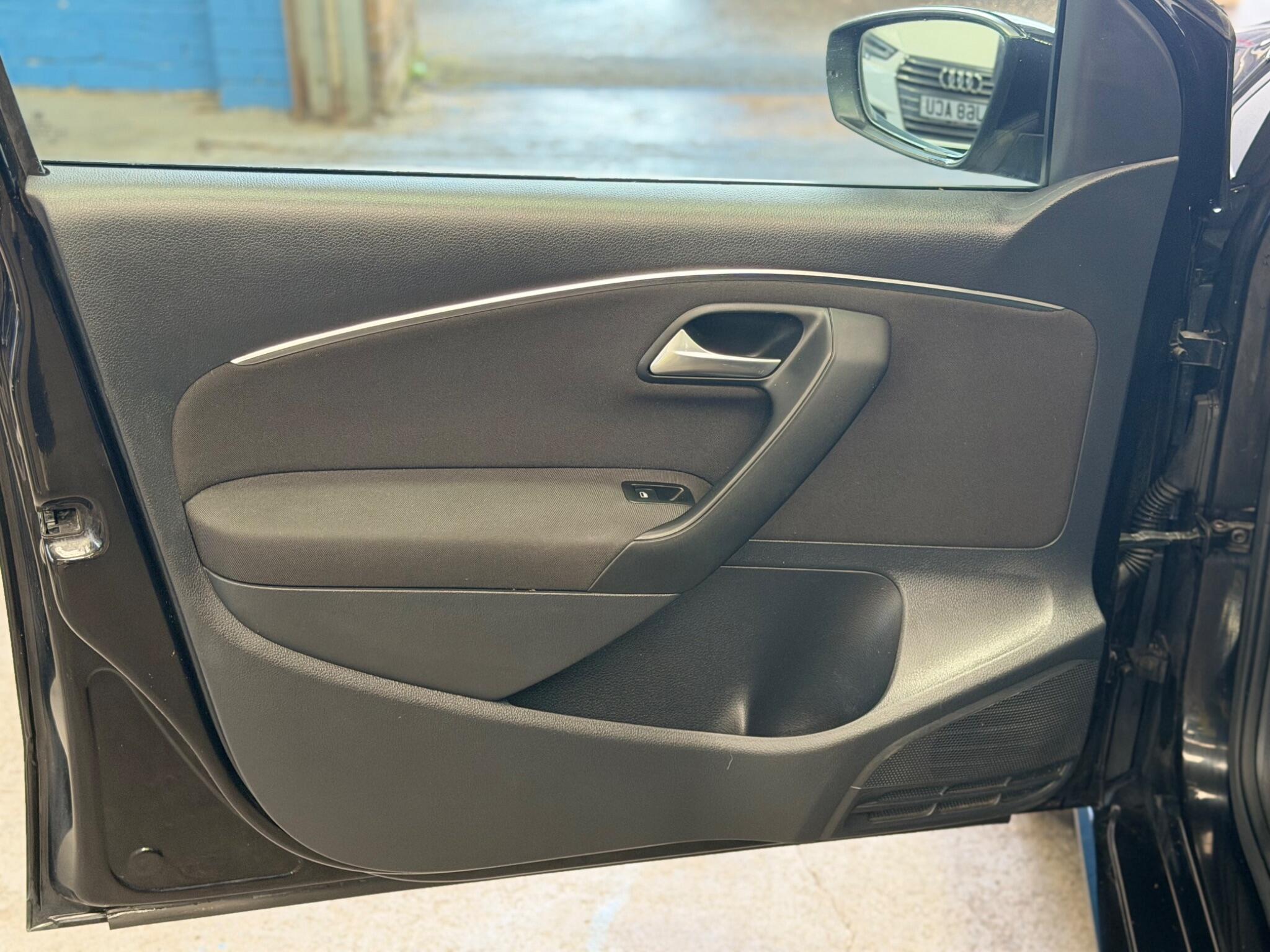 Volkswagen Polo - Image 25