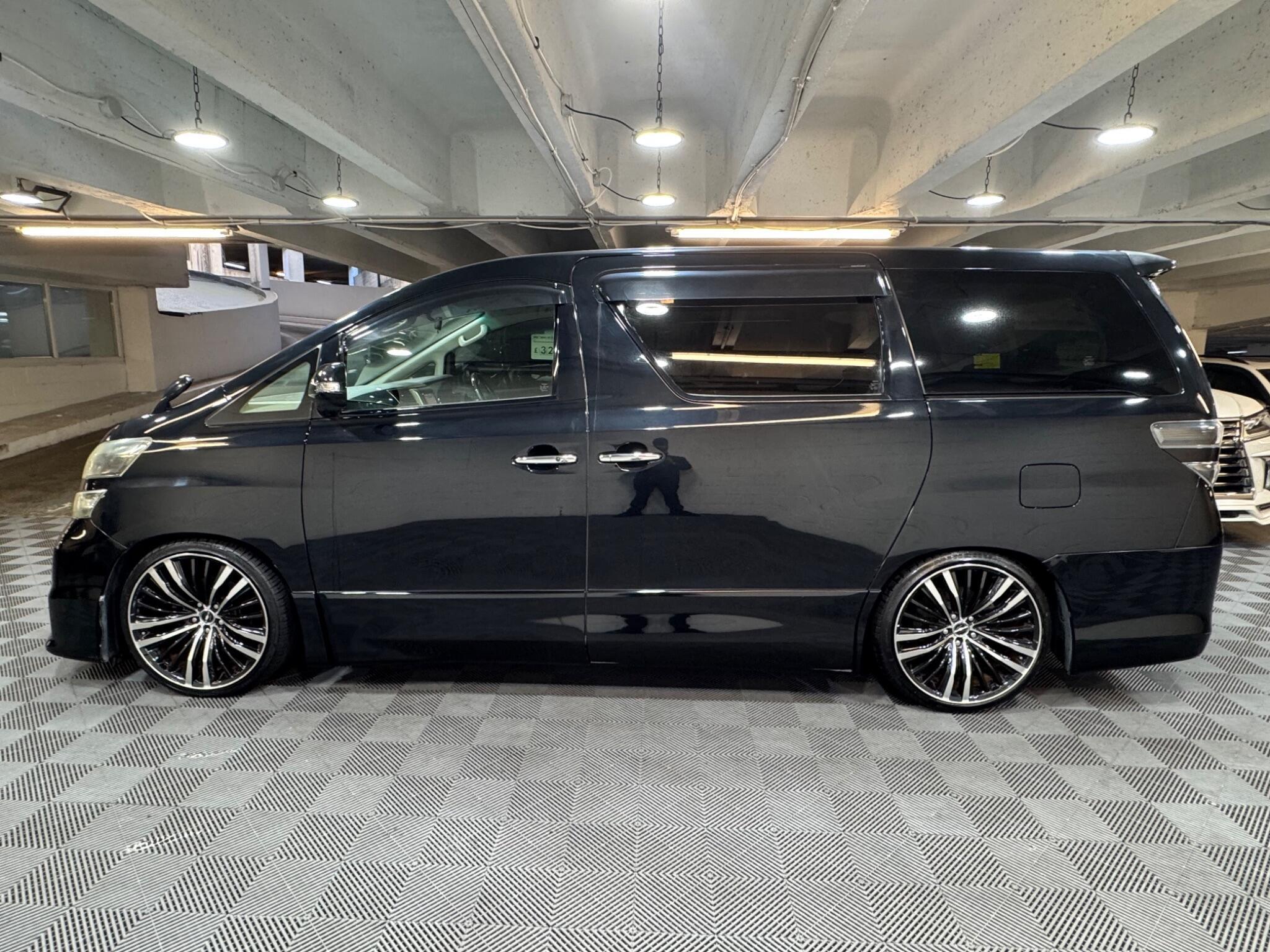 Toyota Vellfire - Image 2