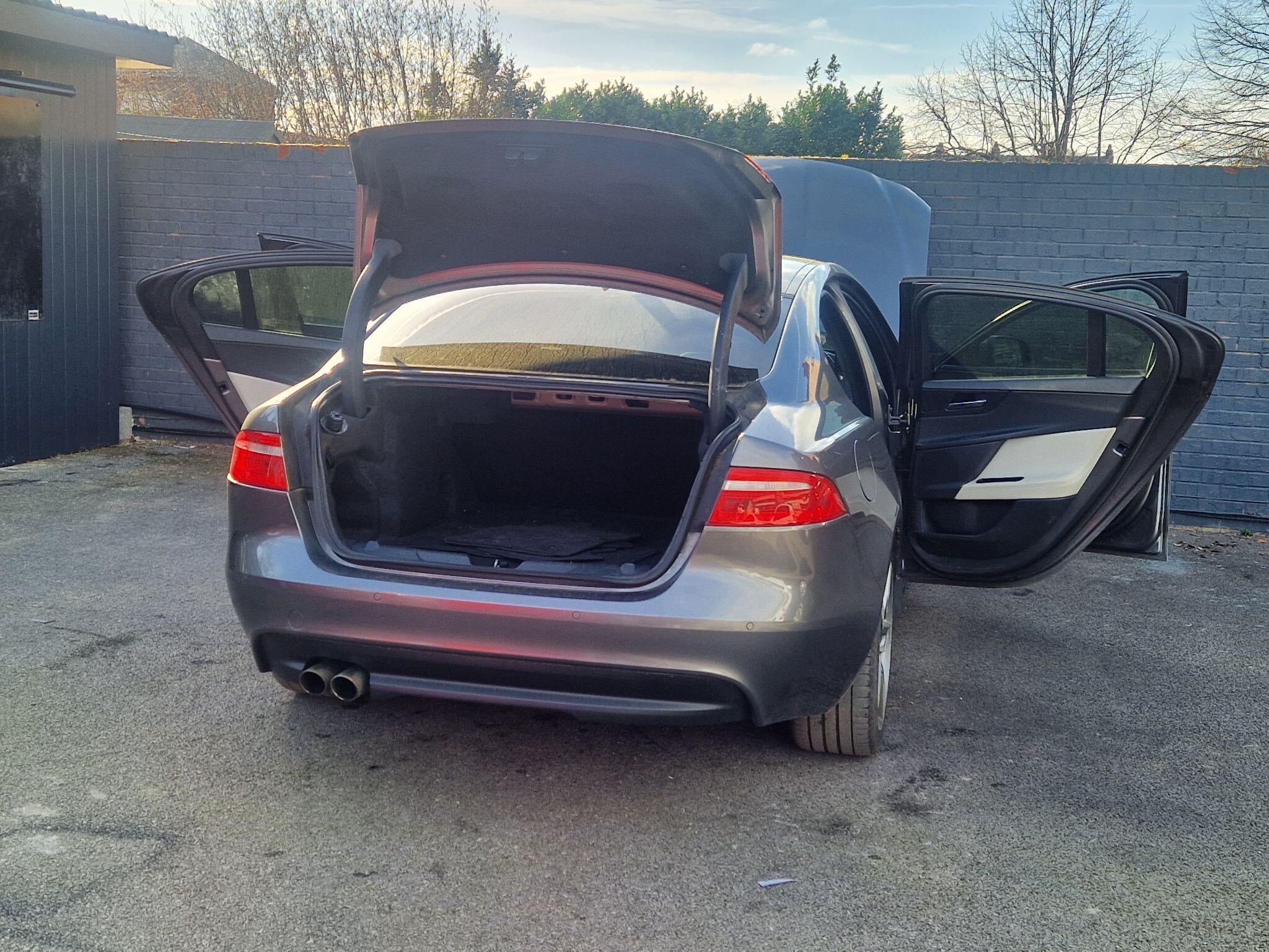 Jaguar XE - Image 21