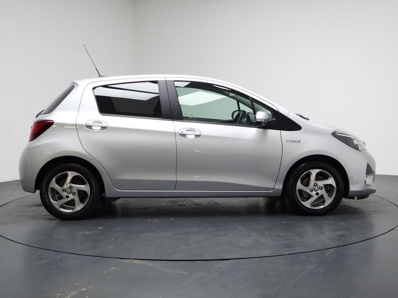 Toyota Yaris - Image 14